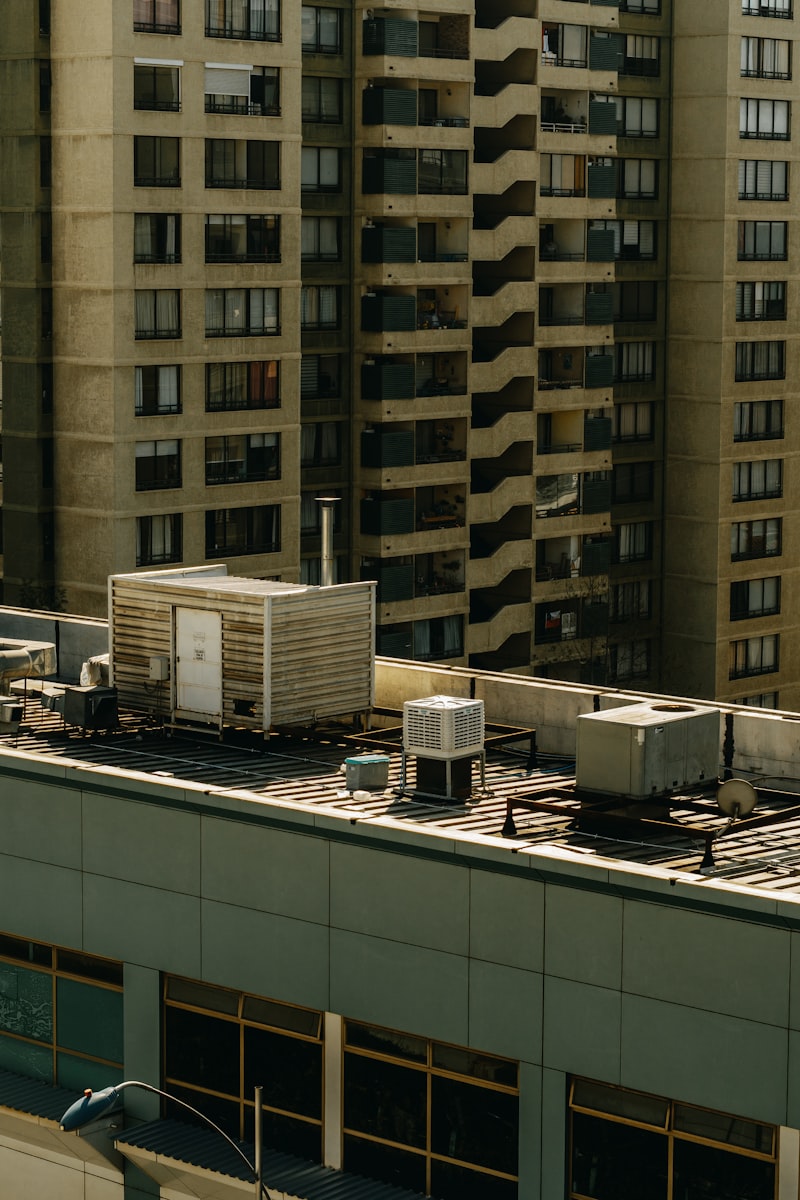 Rooftop air conditioning units and building mechanical systems