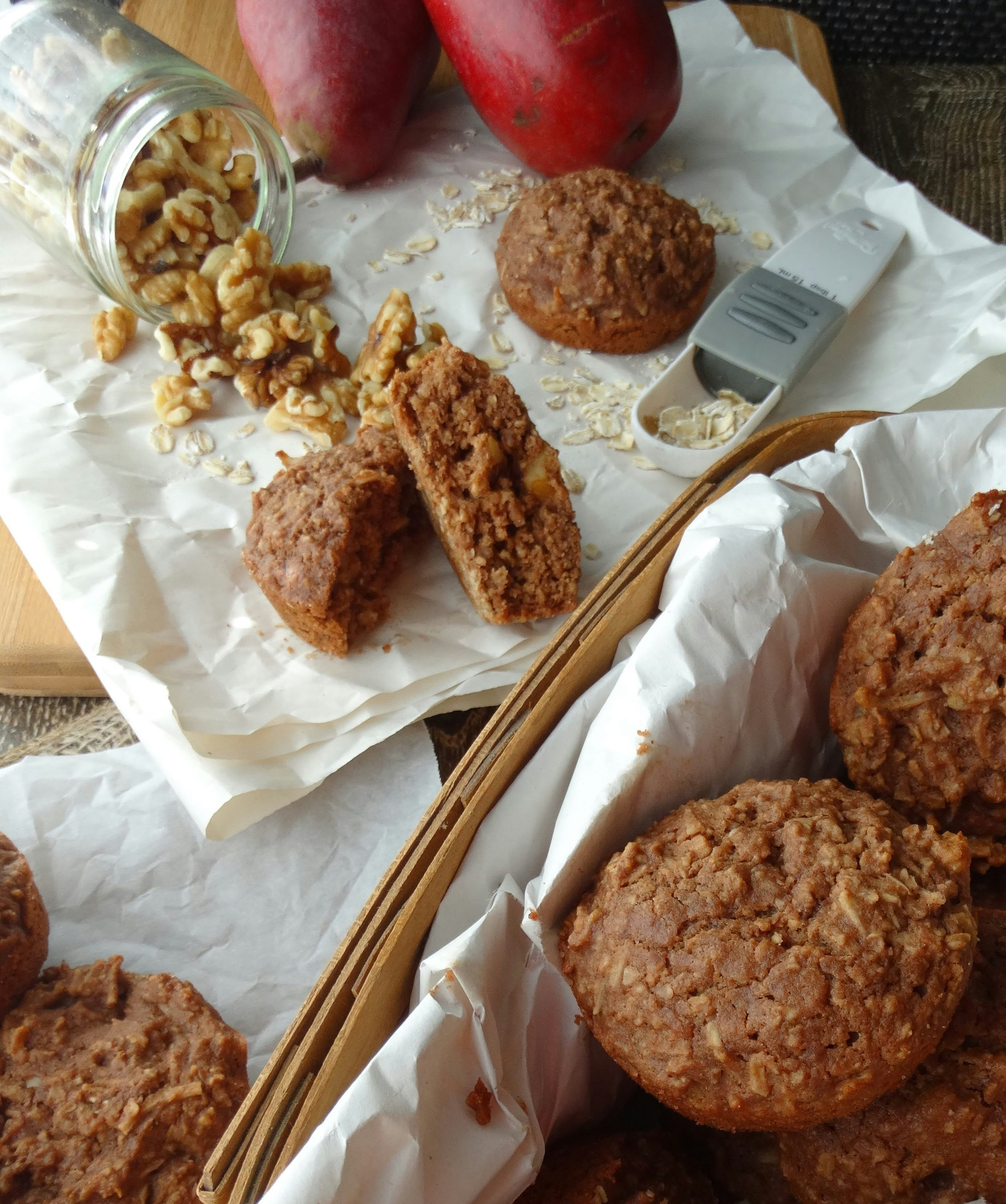 Muffins de aveia com nozes e frutas