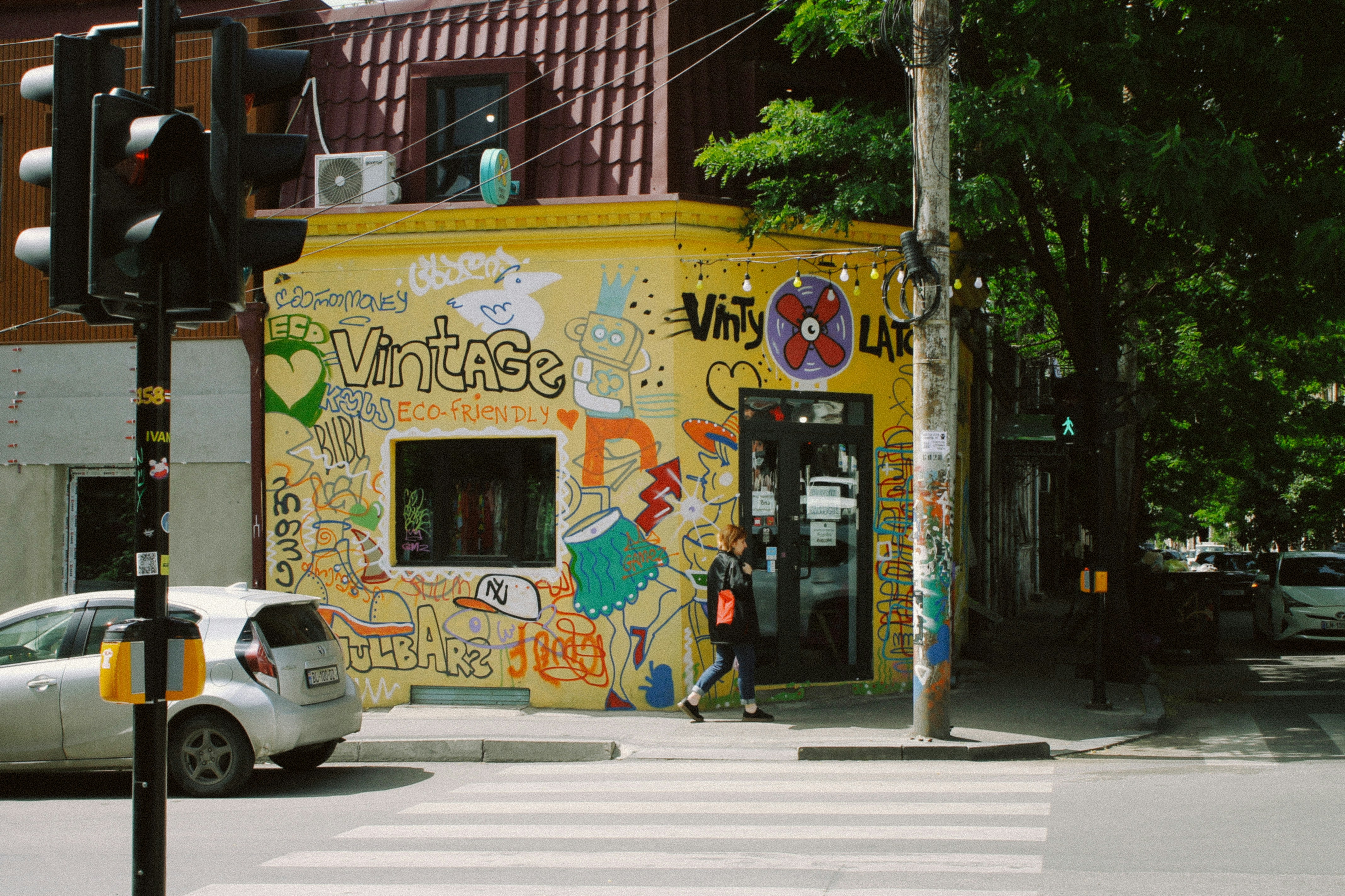 victorian wallpaper office, wallpaper, Victorian Home Office: Space-Saving Ideas 3