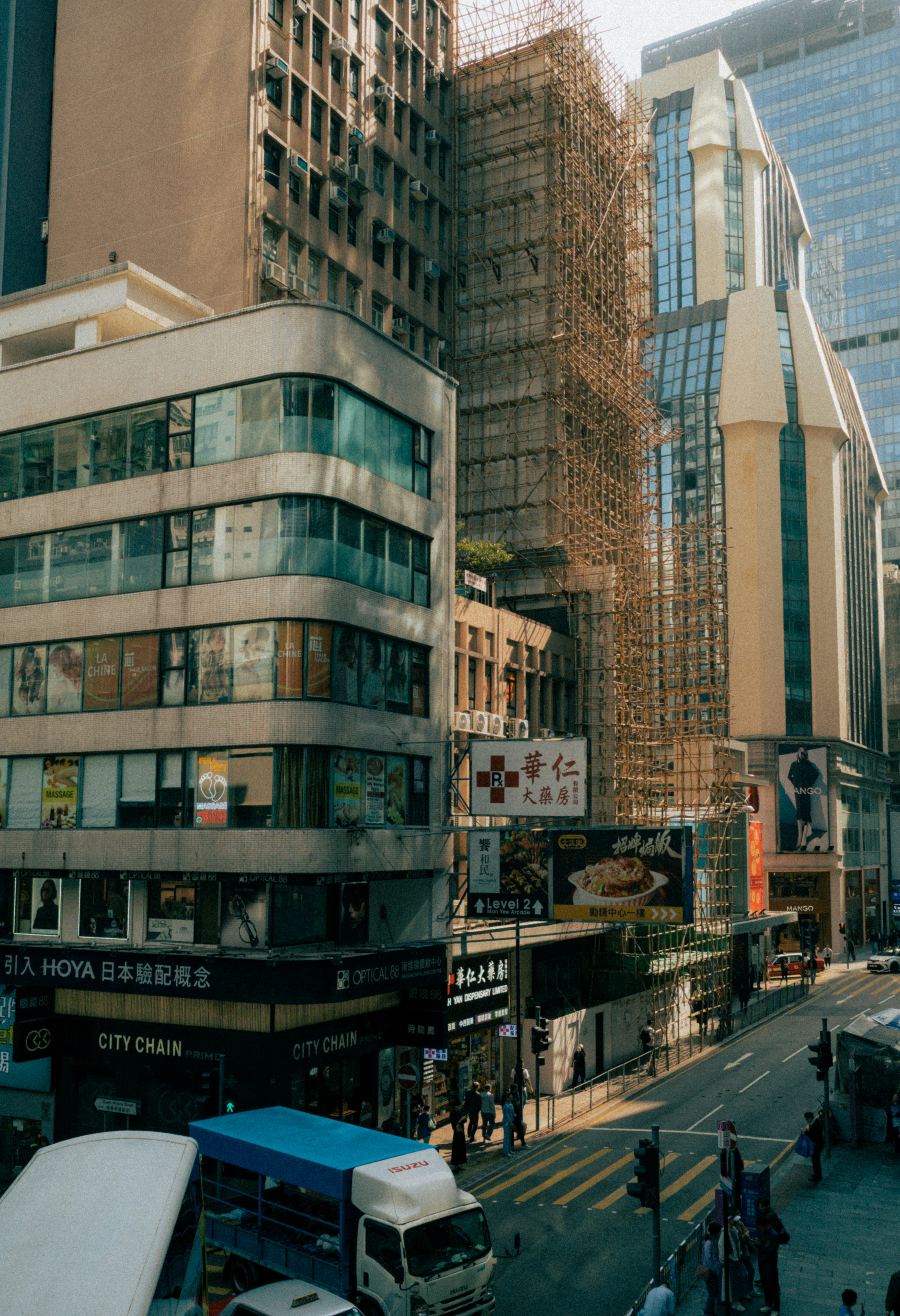 Photo by alexsafareli