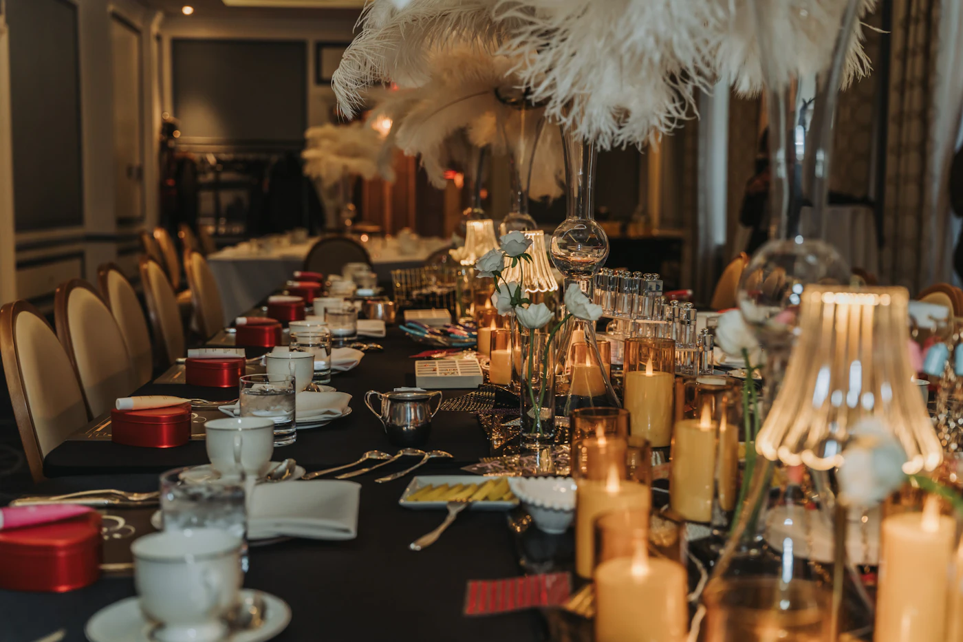 Longue table de dîner élégante