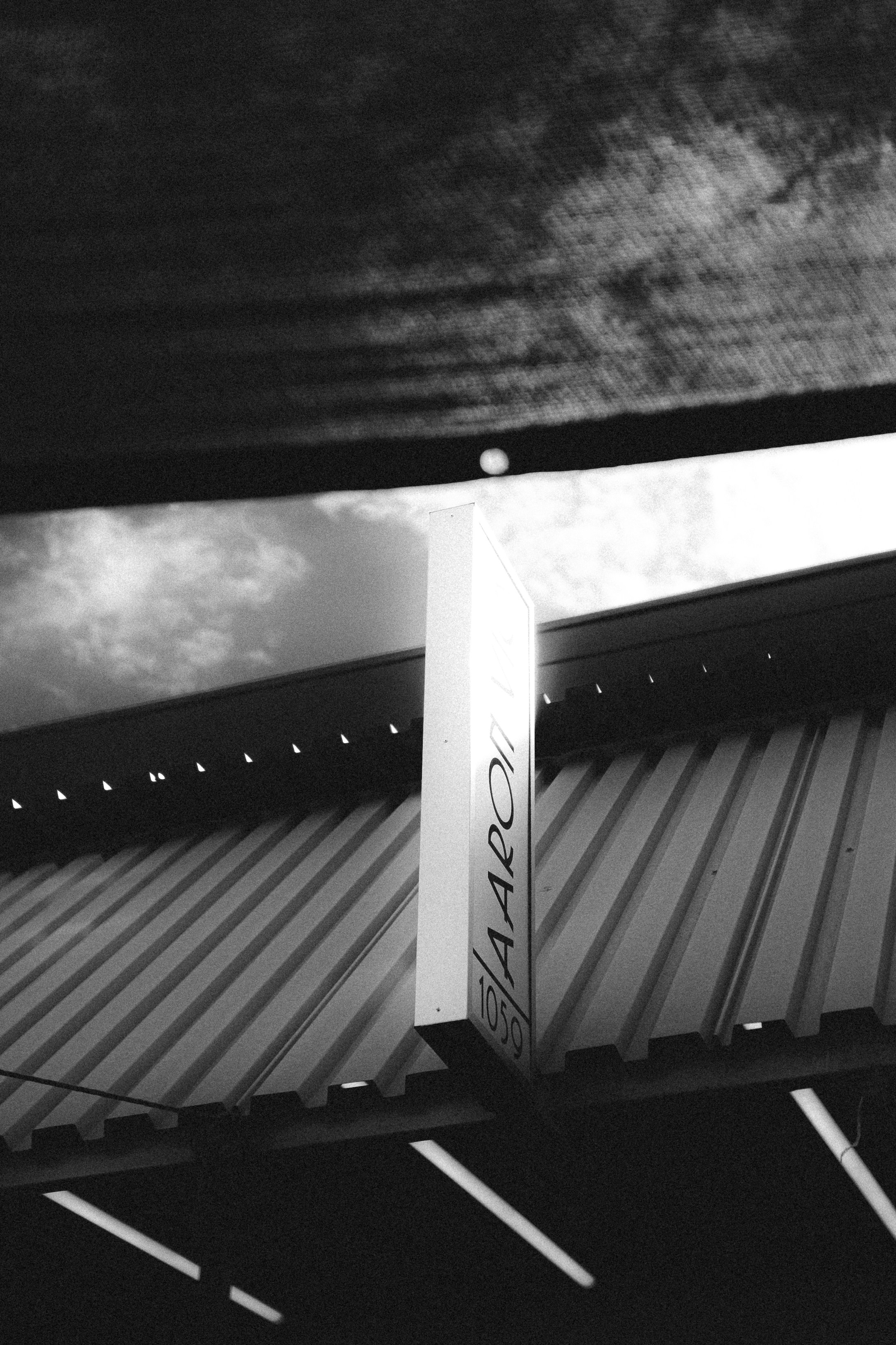 A white sign with the word aaron on it.