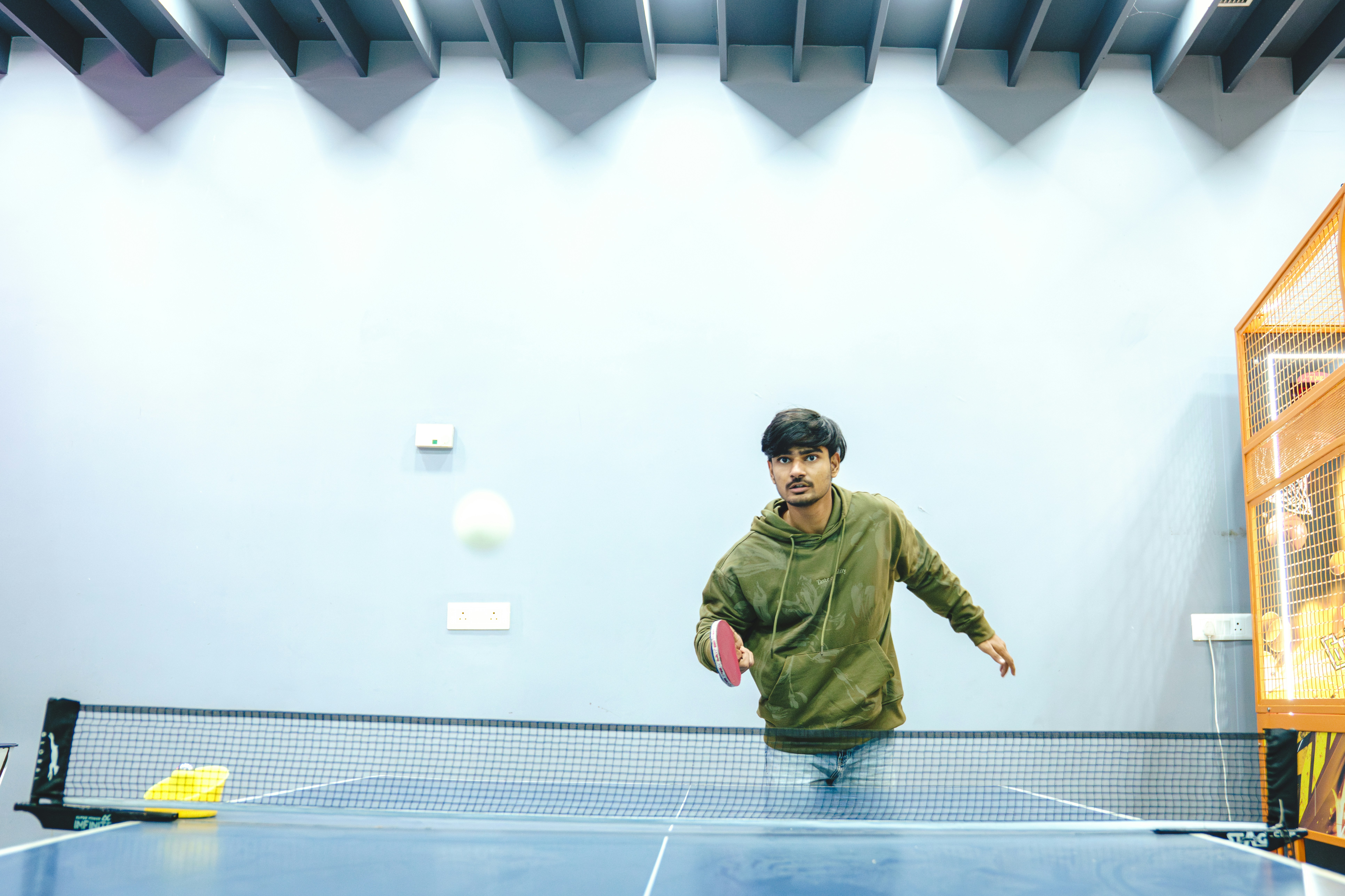 Le robot de ping-pong Ace défie les humains