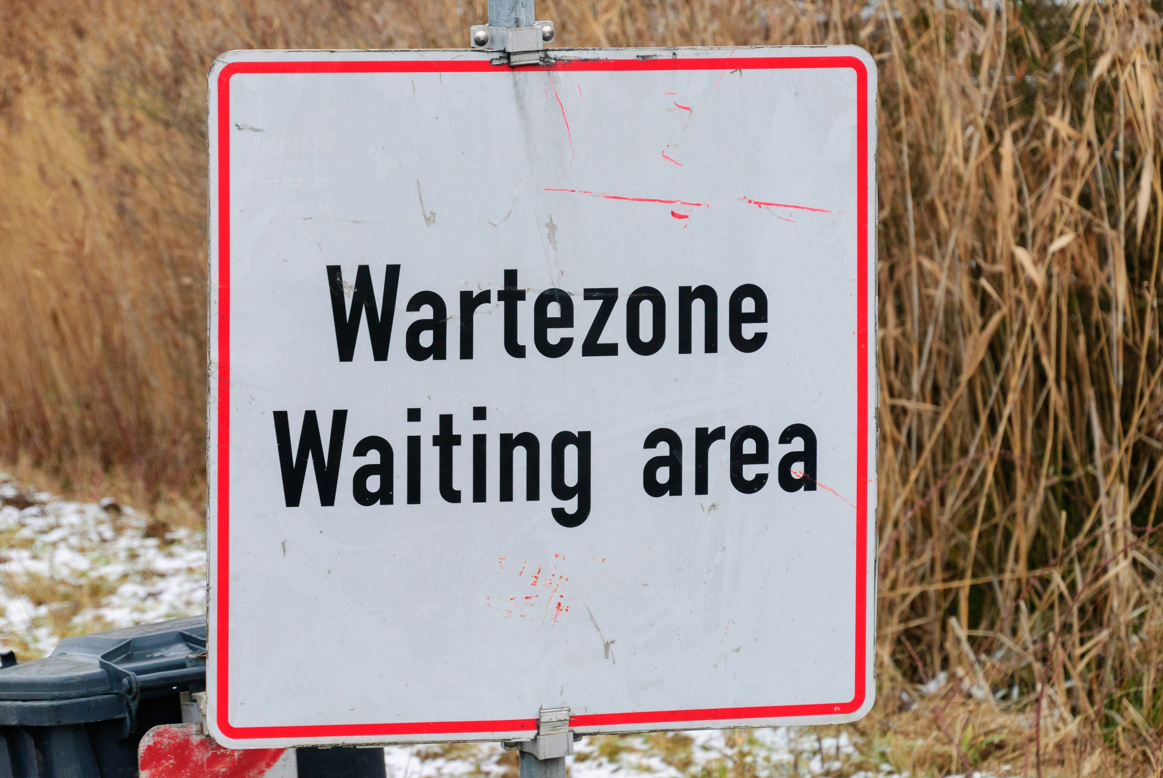 Sign reads wartezone waiting area
