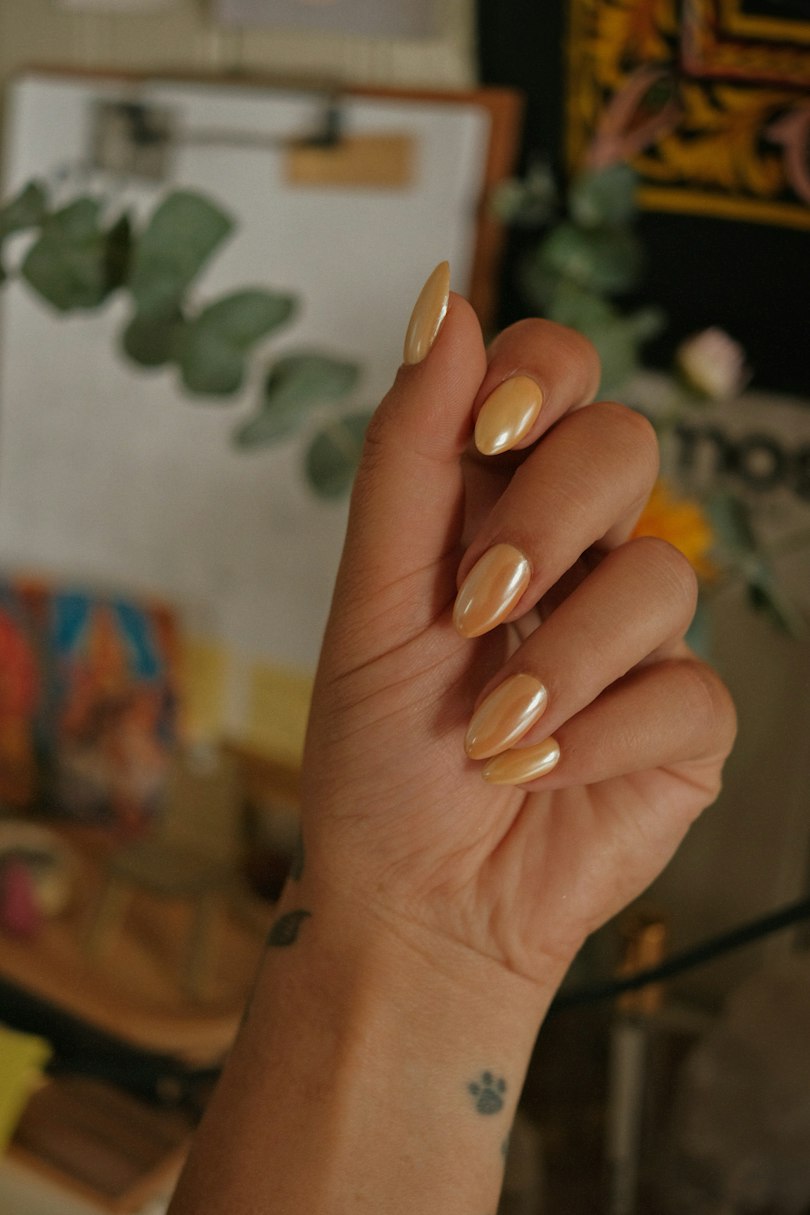 Almond-shaped golden manicure