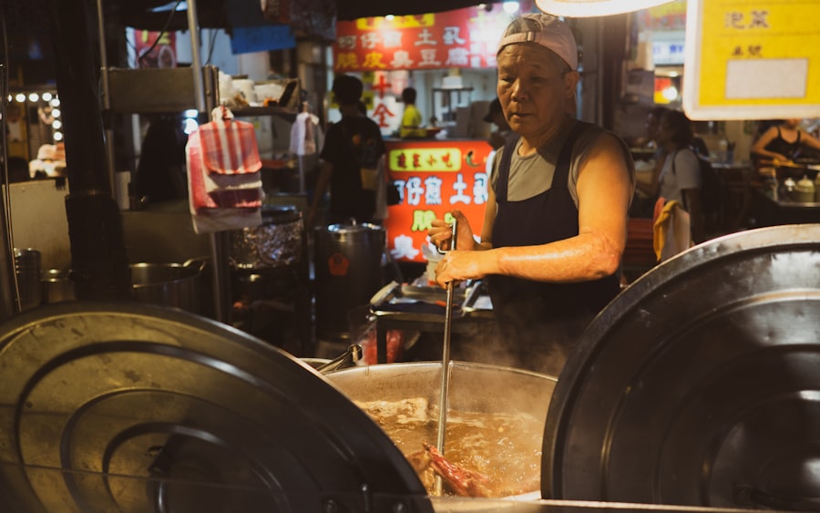 台灣中秋節巷弄間的烤肉煙霧