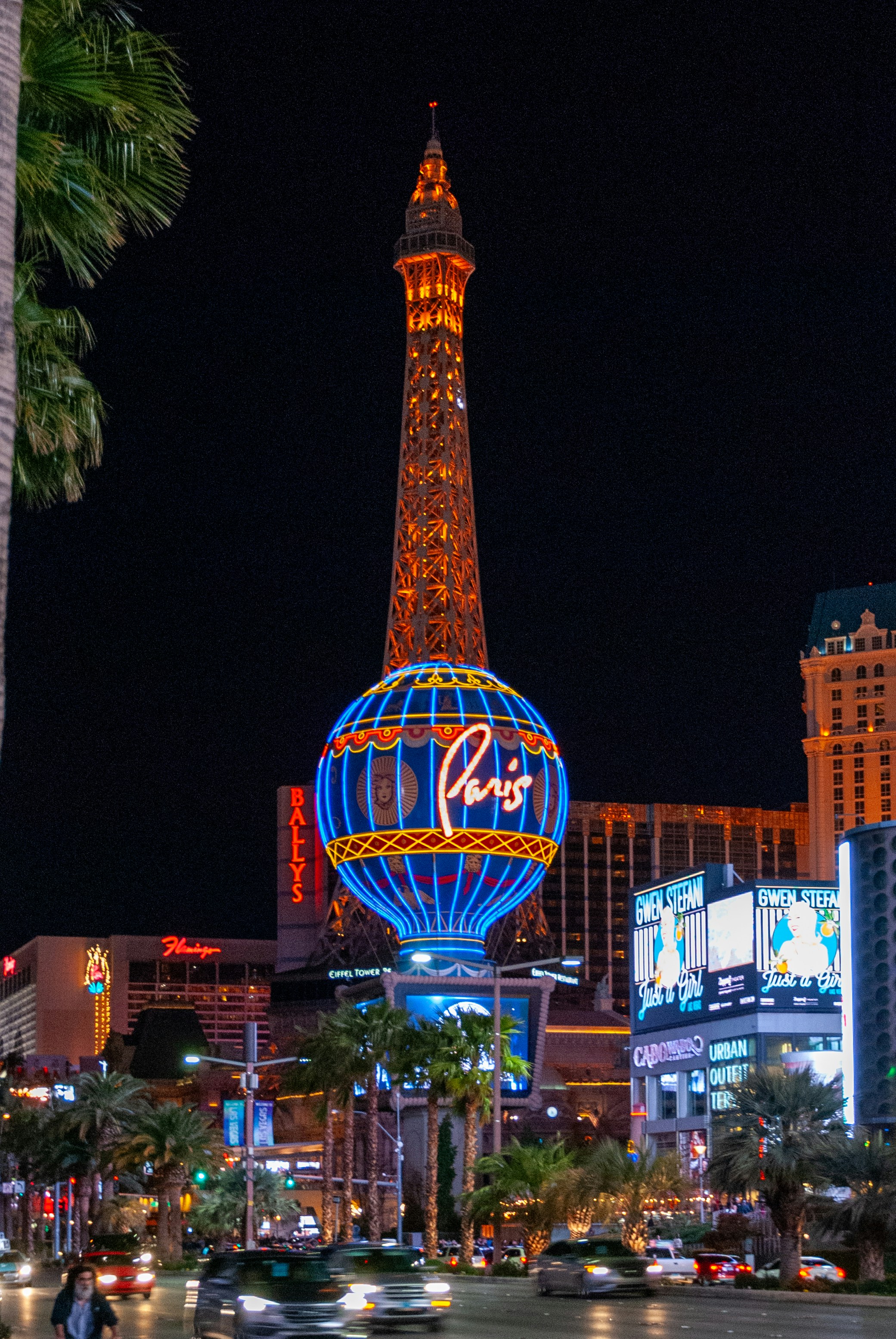Paris las vegas hotel and casino at night