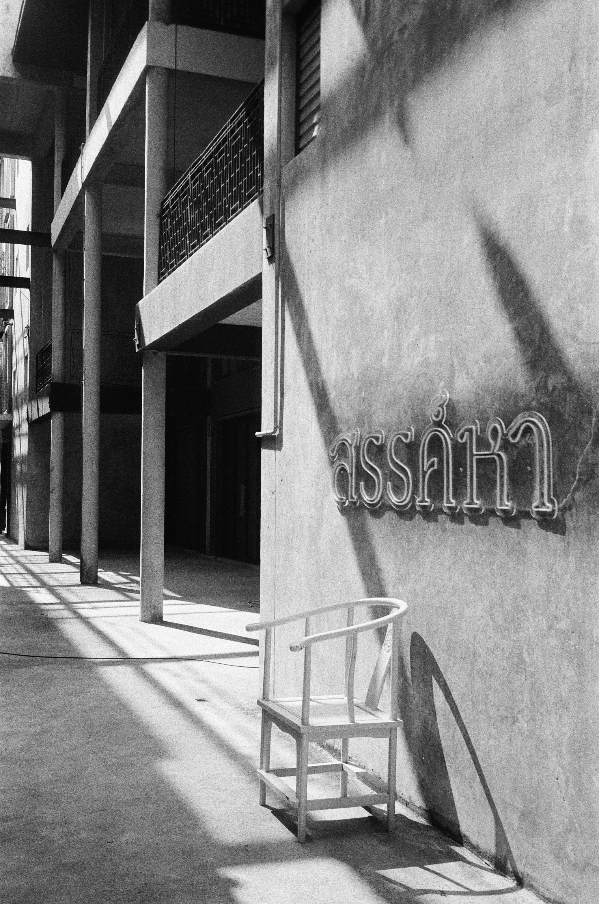 minimalist balcony zen, wallpaper, Japandi Balcony DIY: Create a Zen Outdoor Space 4