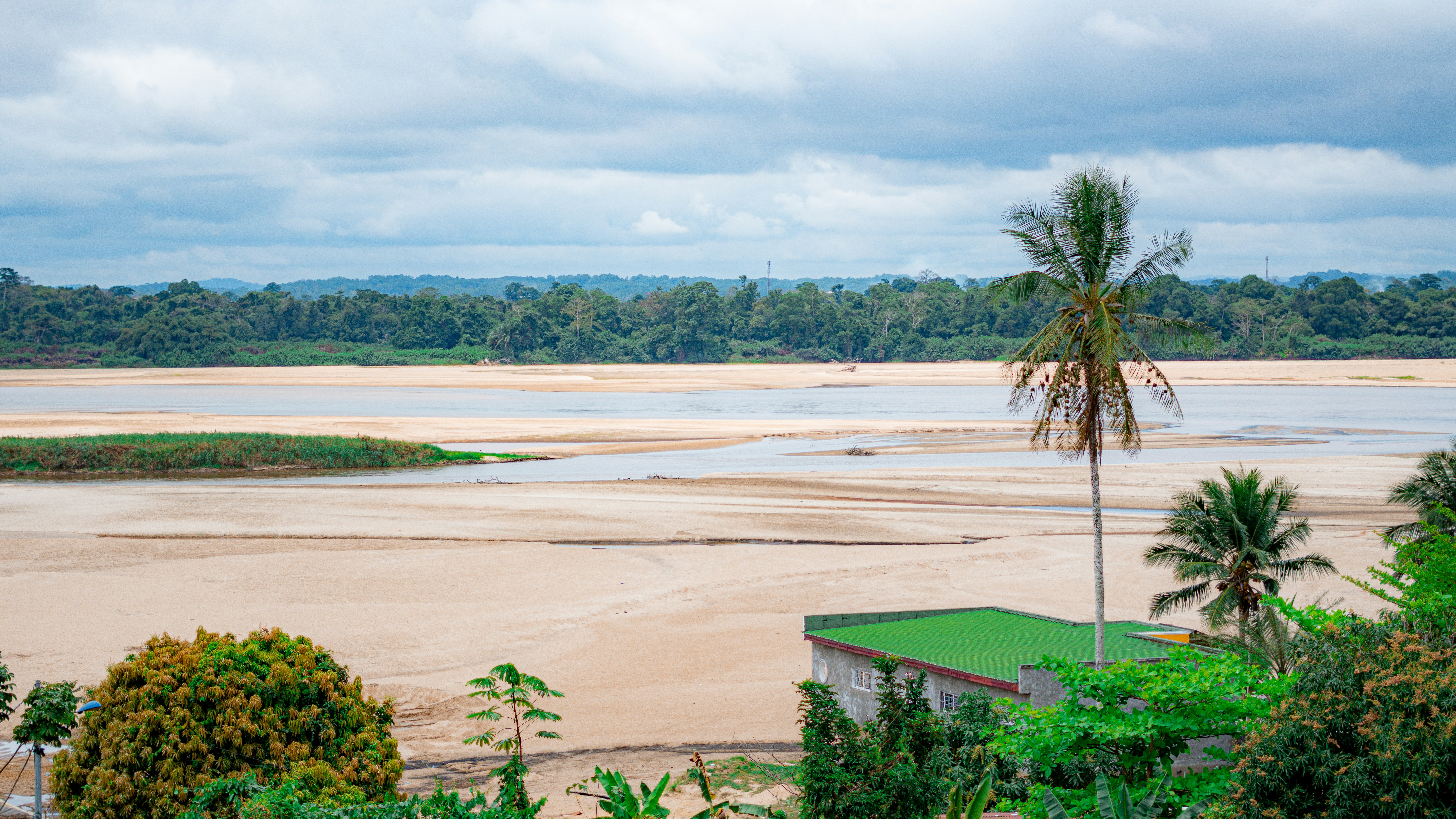 Stay online in the Gabon with a prepaid eSIM from eSIMlii. Instant activation, no roaming charges, and reliable coverage.