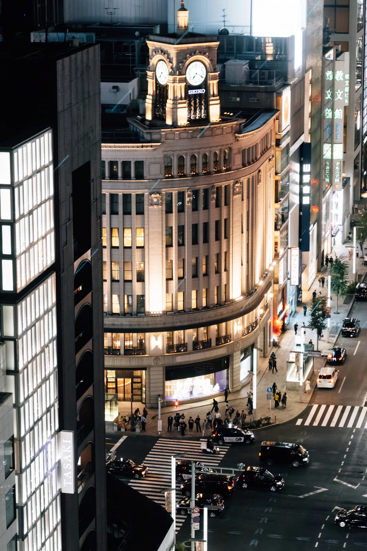夜の東京の街並み。新しい挑戦を連想させるイメージ