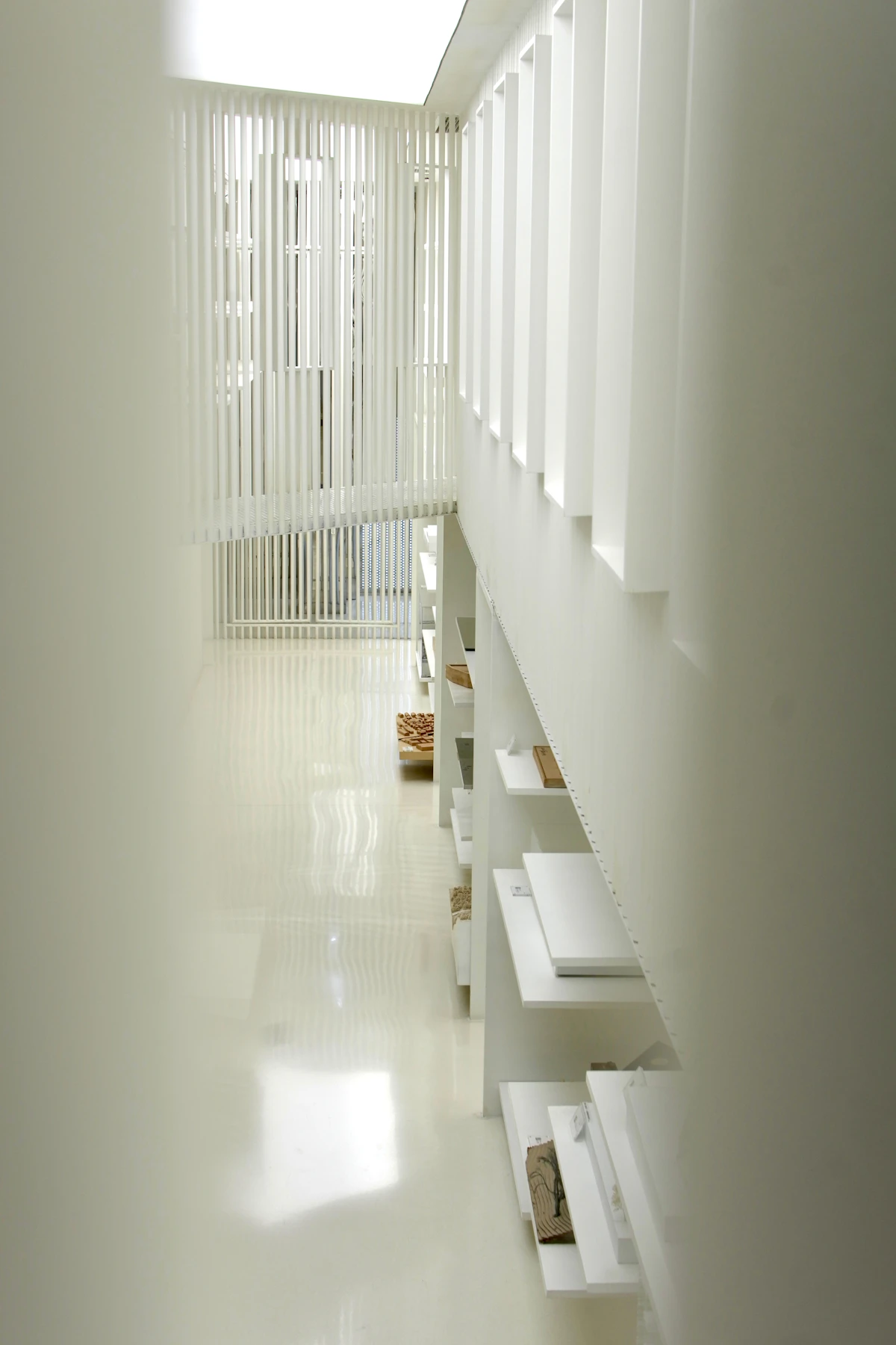 Minimal interior with strong vertical rhythm