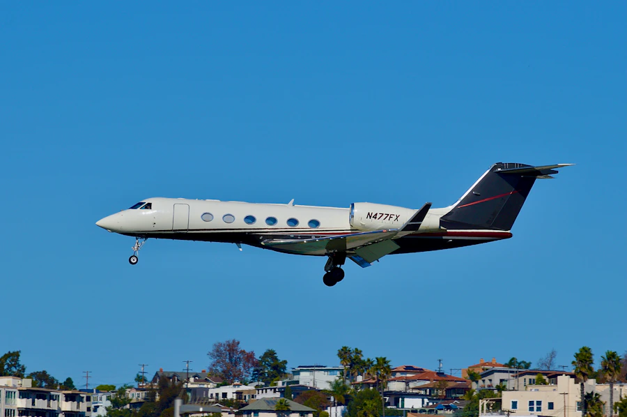 Heavy long-range private jet, Gulfstream G550 intercontinental charter