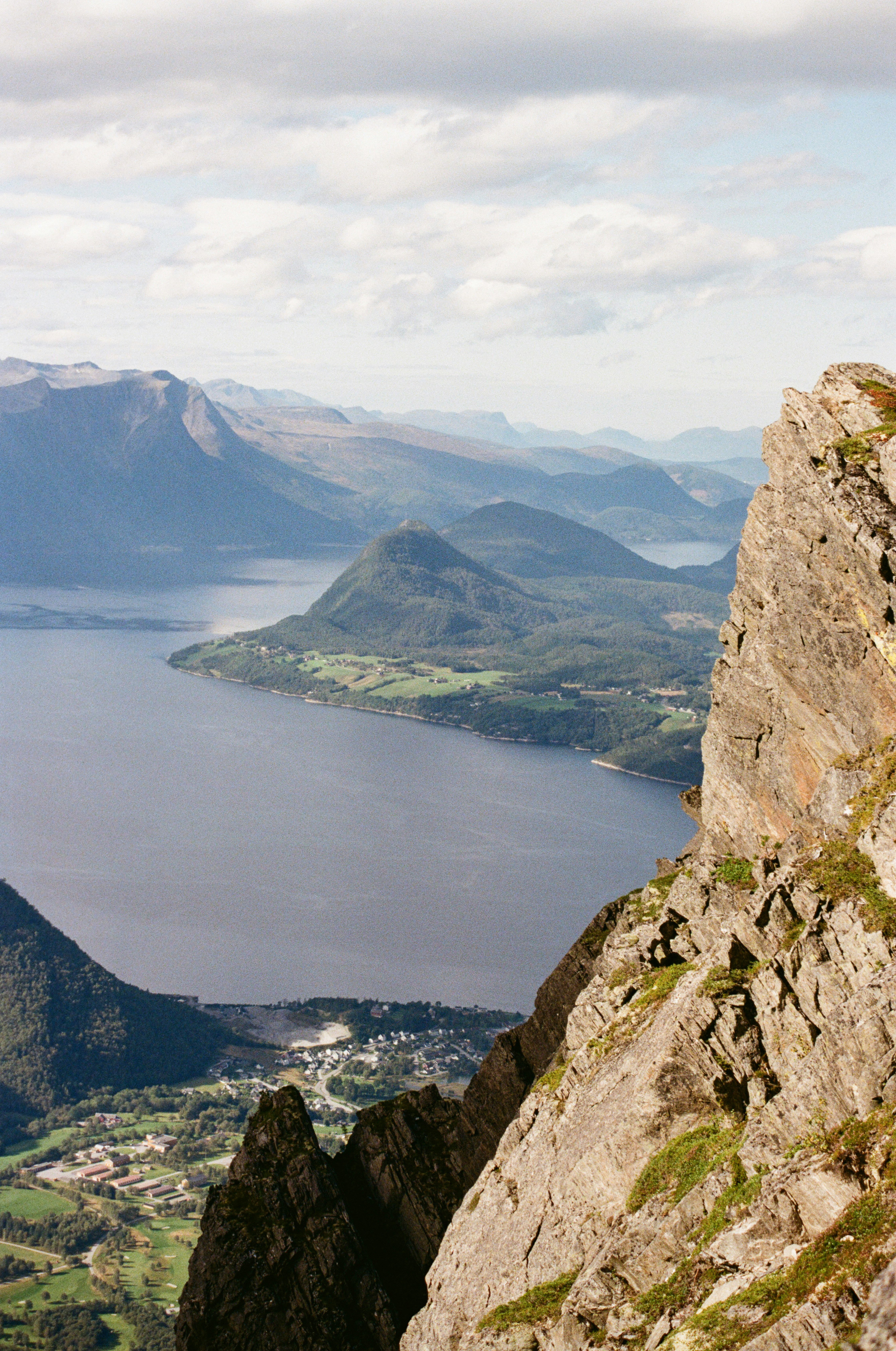 Photo by bernhardbar