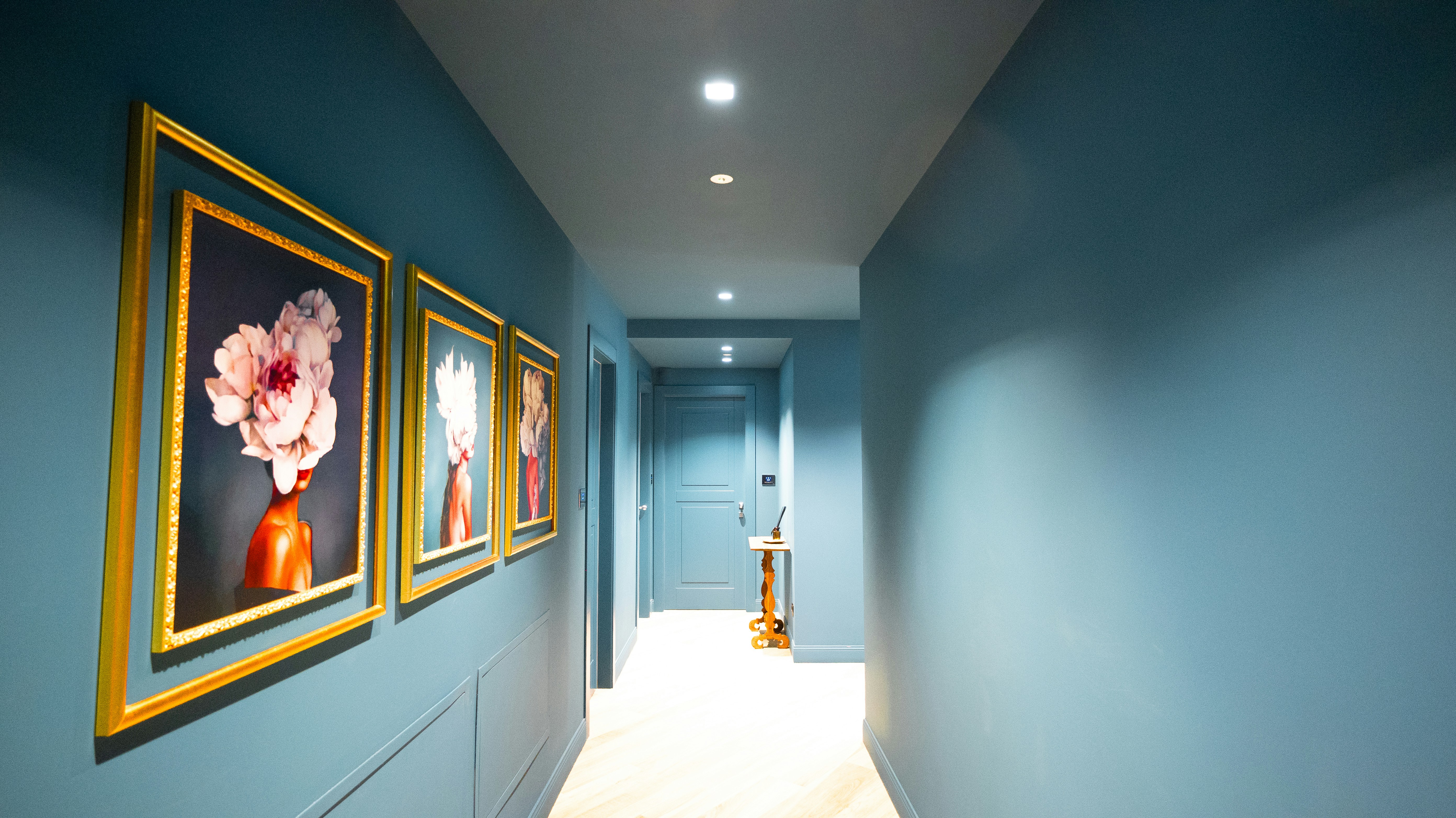 glamorous hallway wallpaper, wallpaper, Hollywood Regency Sofa: Style for Your Hallway 3