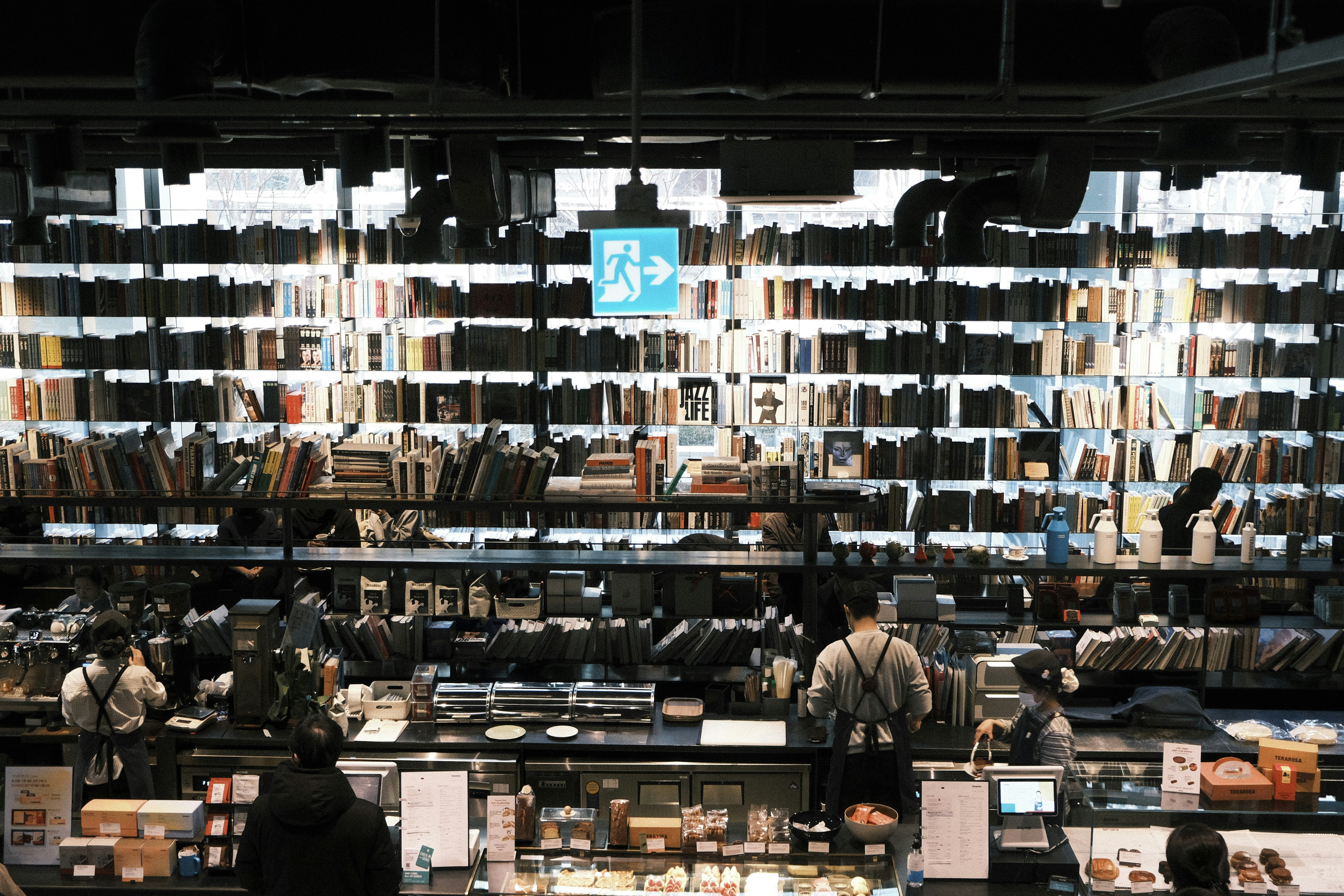 modern bookshelf wallpaper, wallpaper, Living Room with Bookshelf: Design Ideas 2