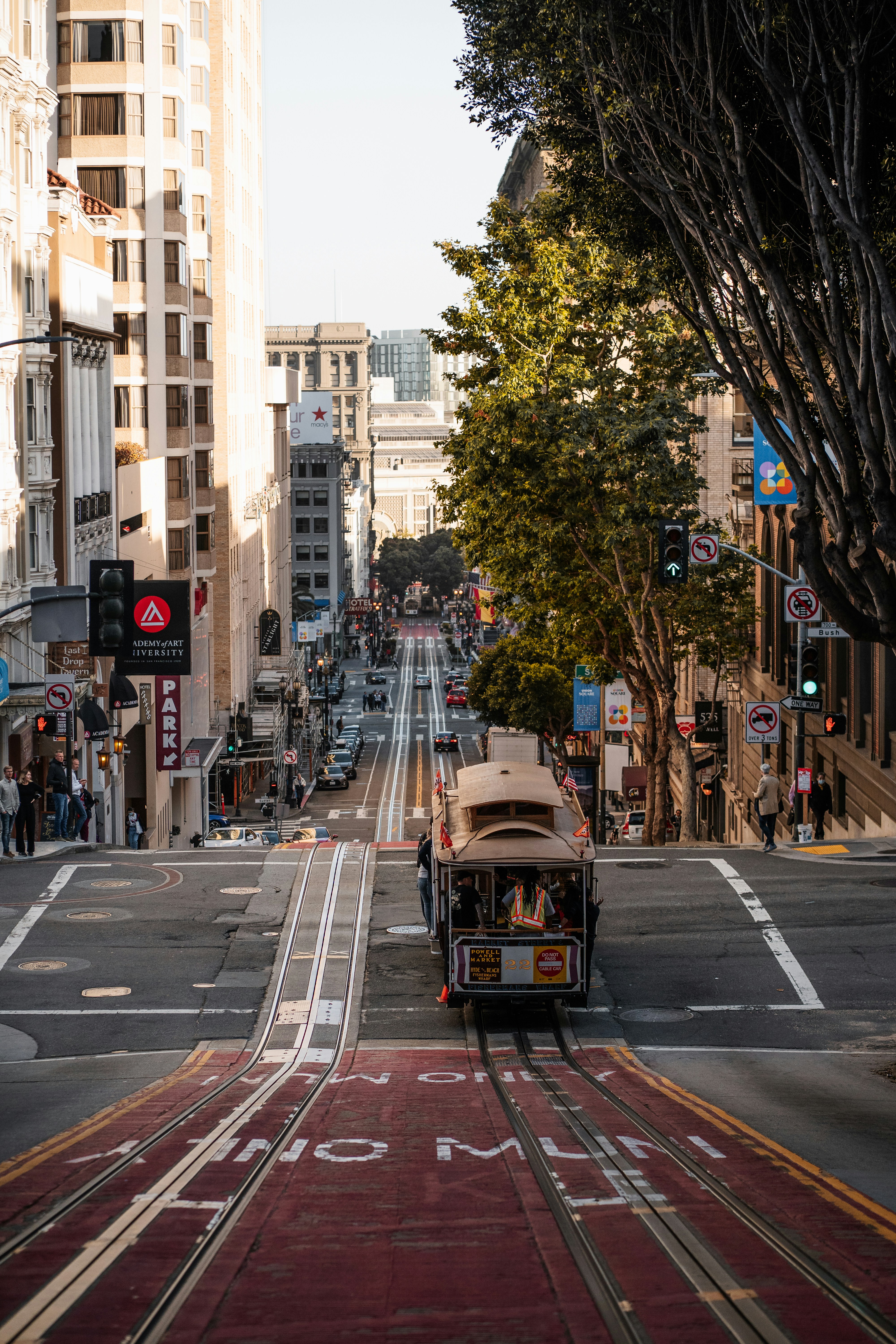 Funivia su una ripida strada di San Francisco