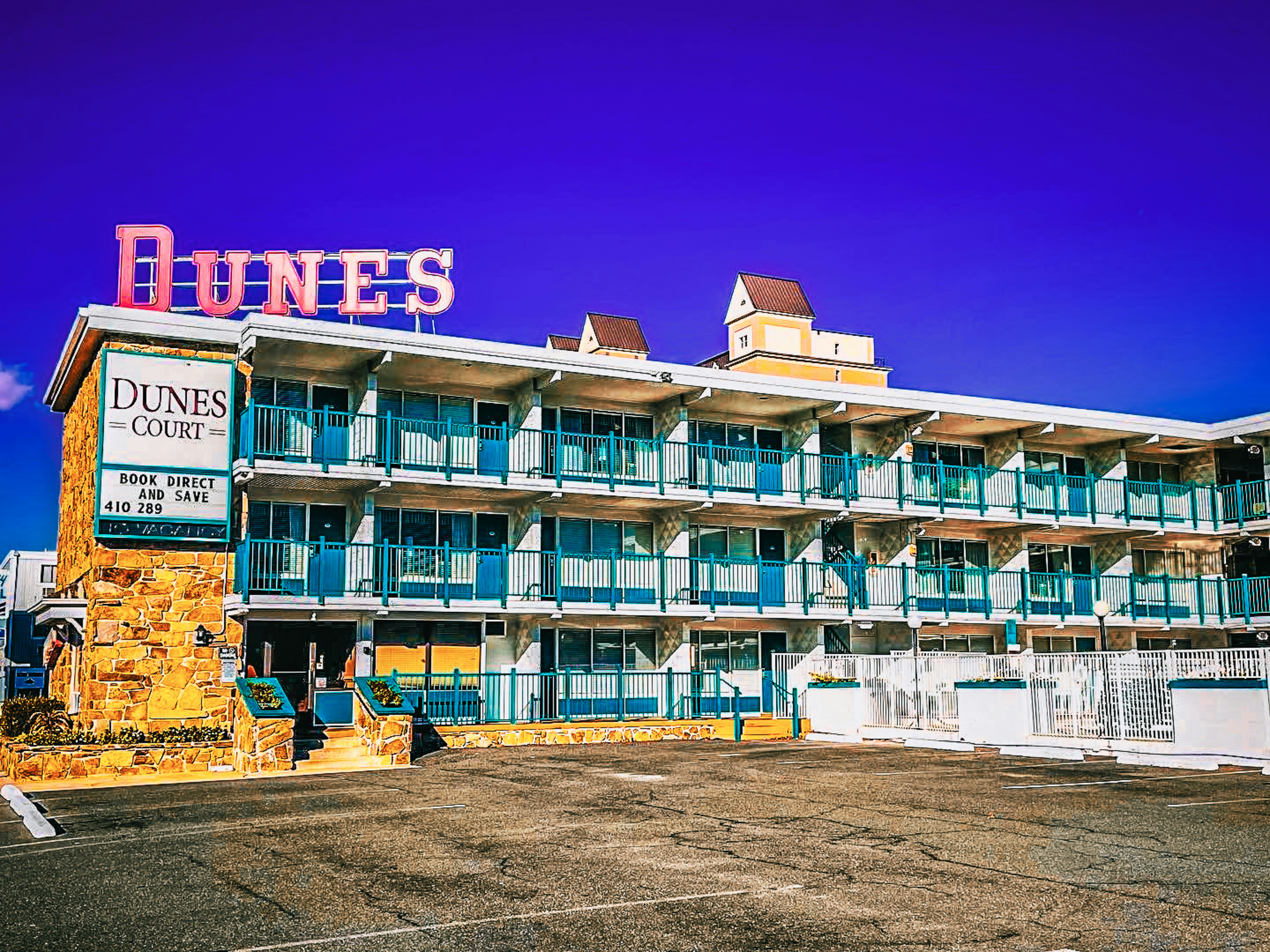 Photo by robinahoody