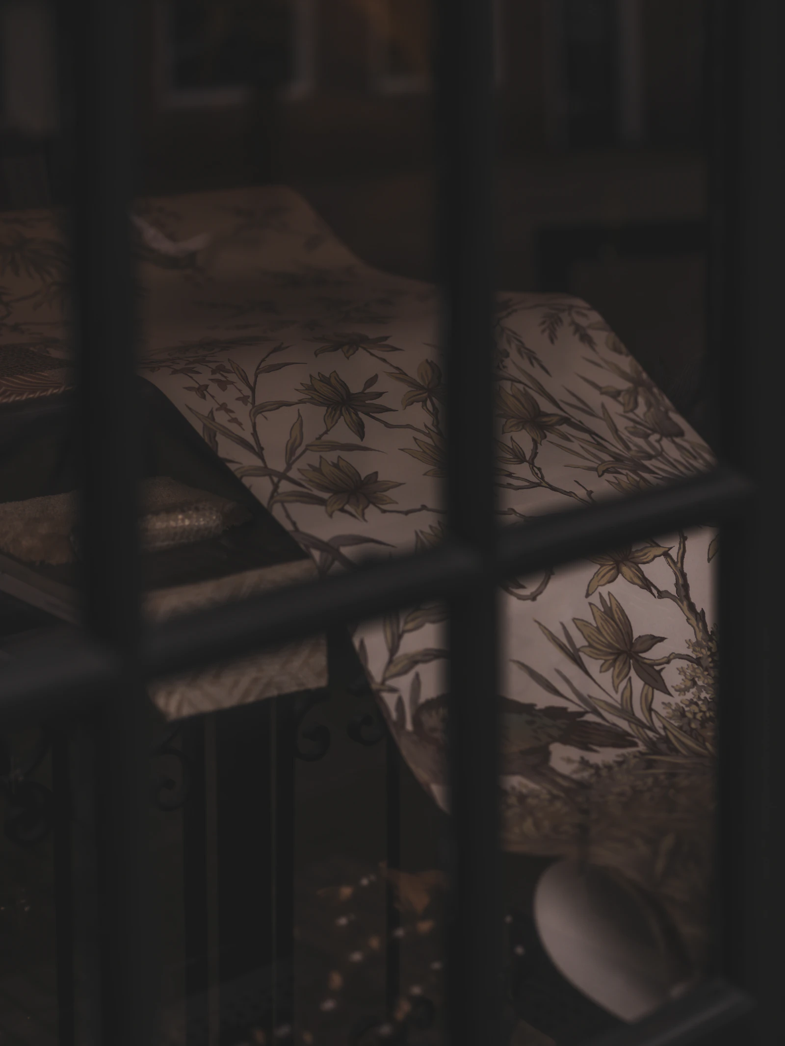 wholesale wallpaper supplier Dubai patterned wallpaper rolls
