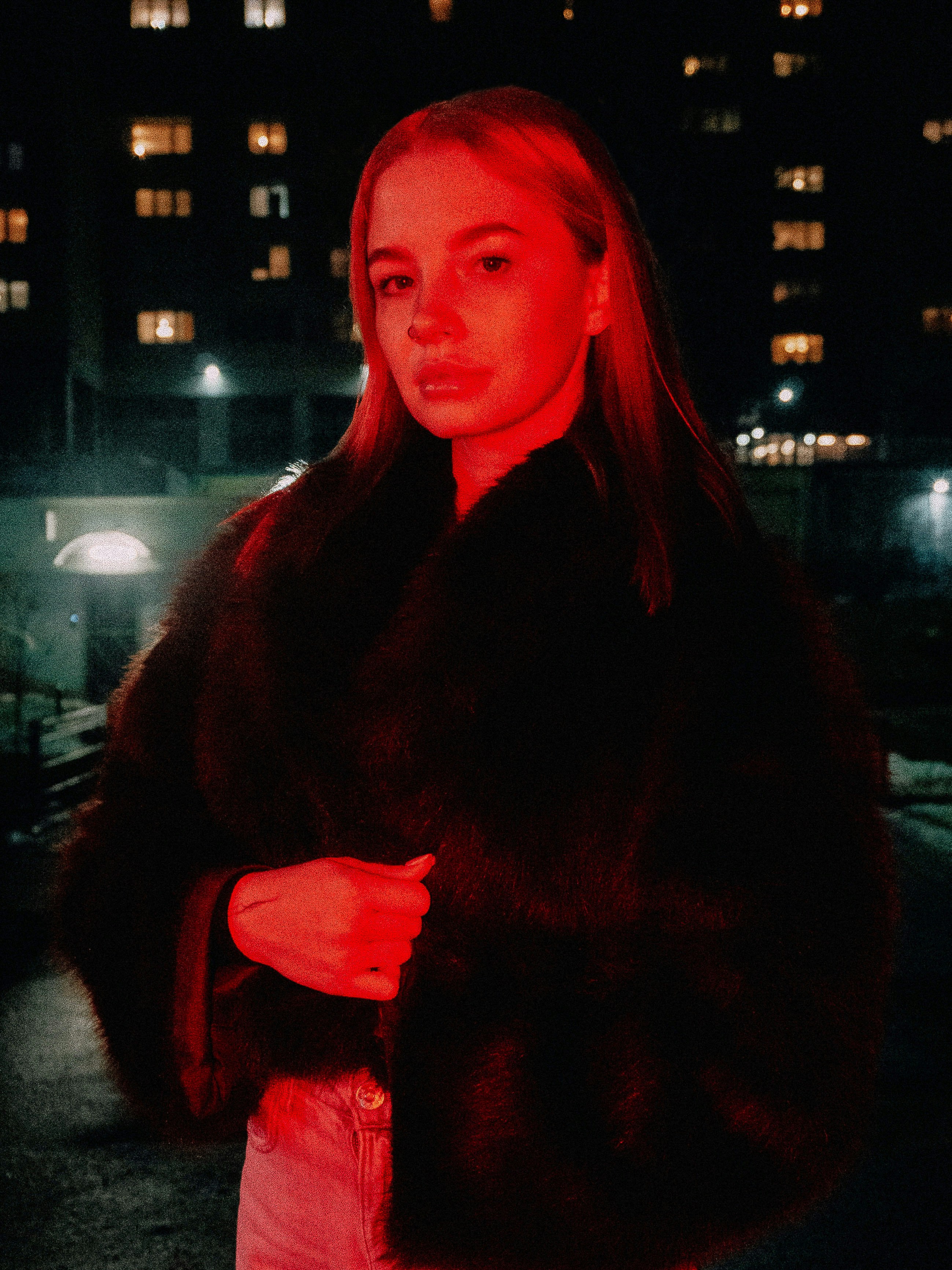 Ritratto notturno con luce rossa