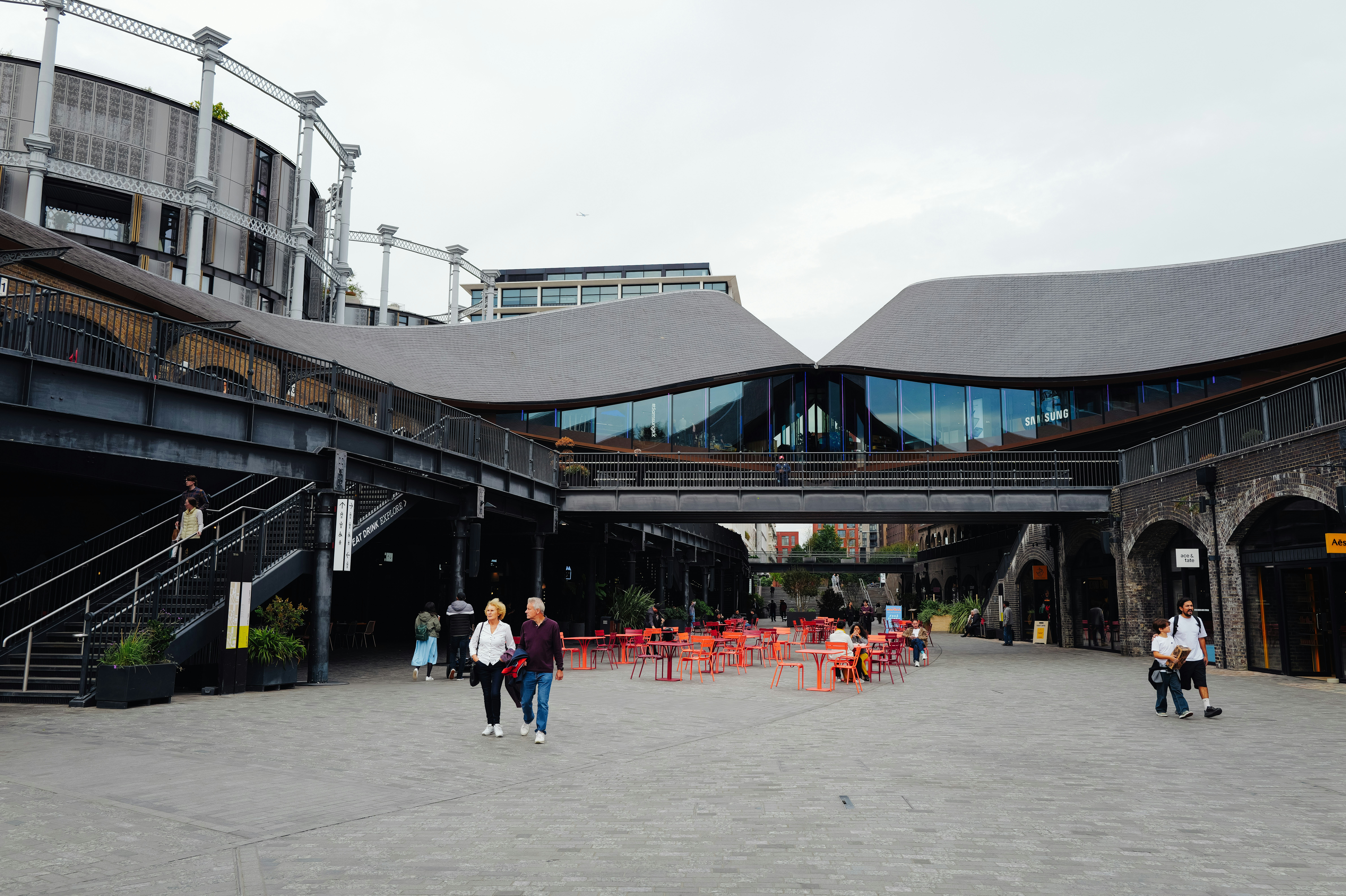 Photo by adrienolichon