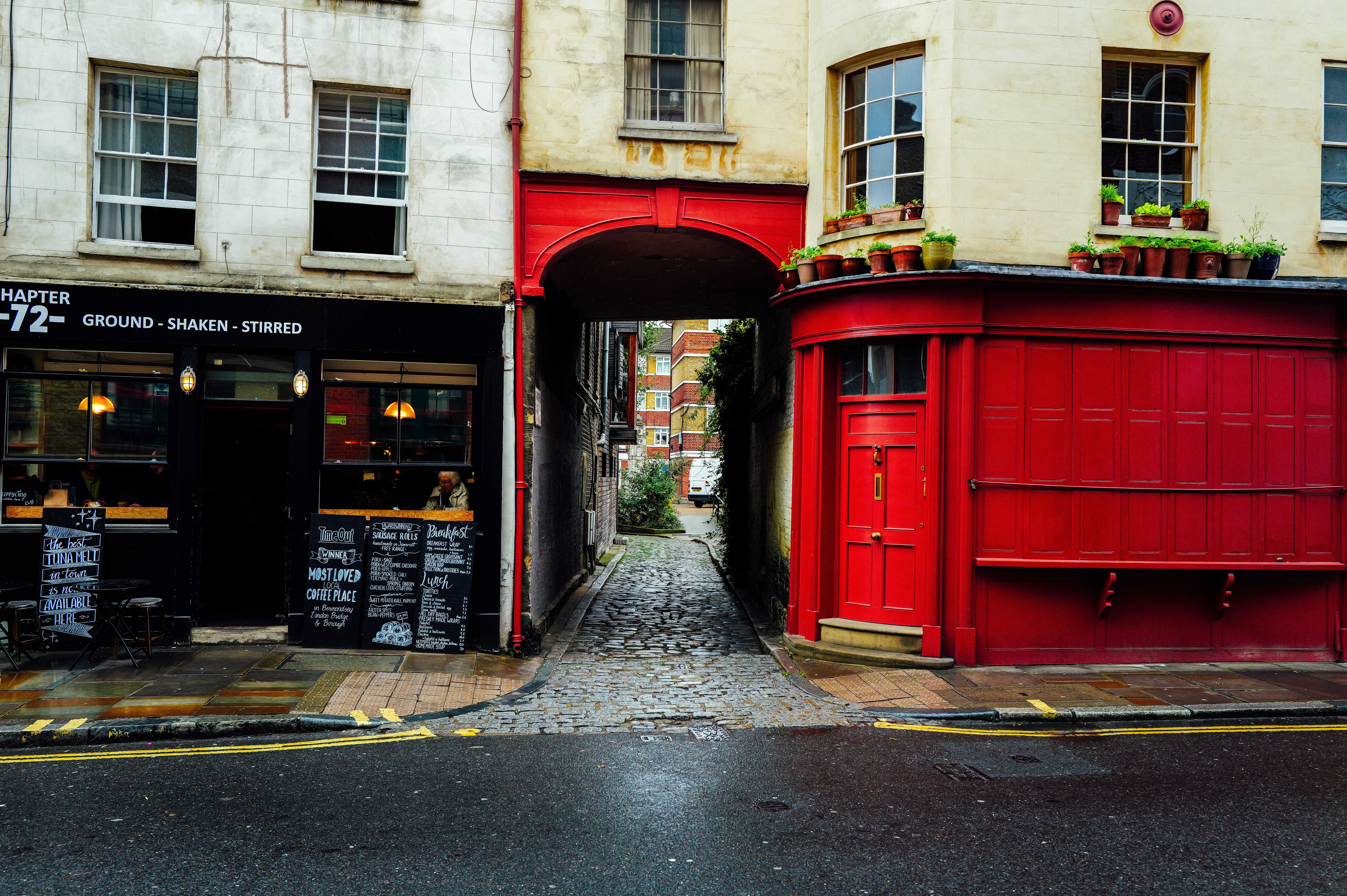 Photo by adrienolichon