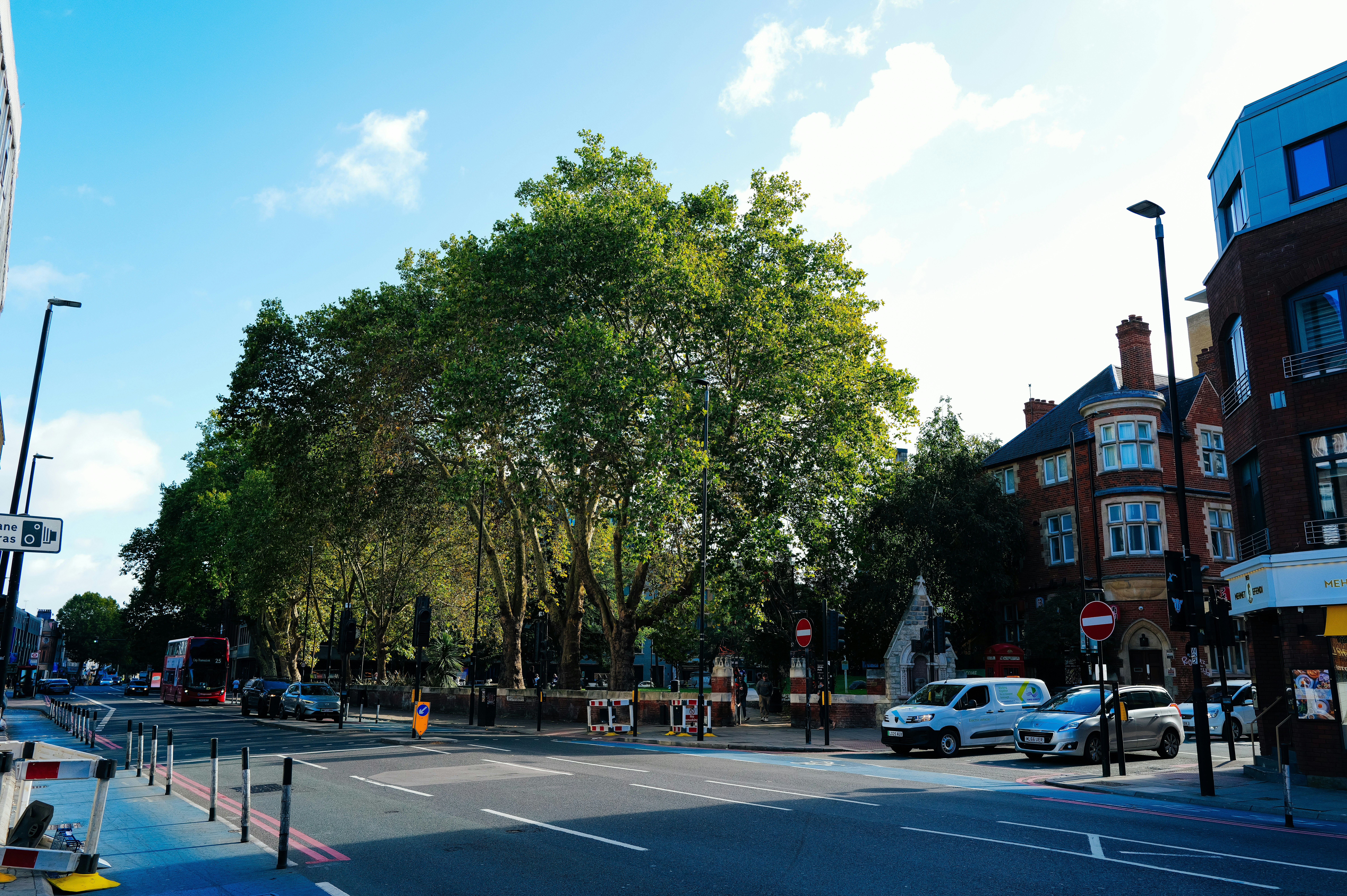 Photo by adrienolichon