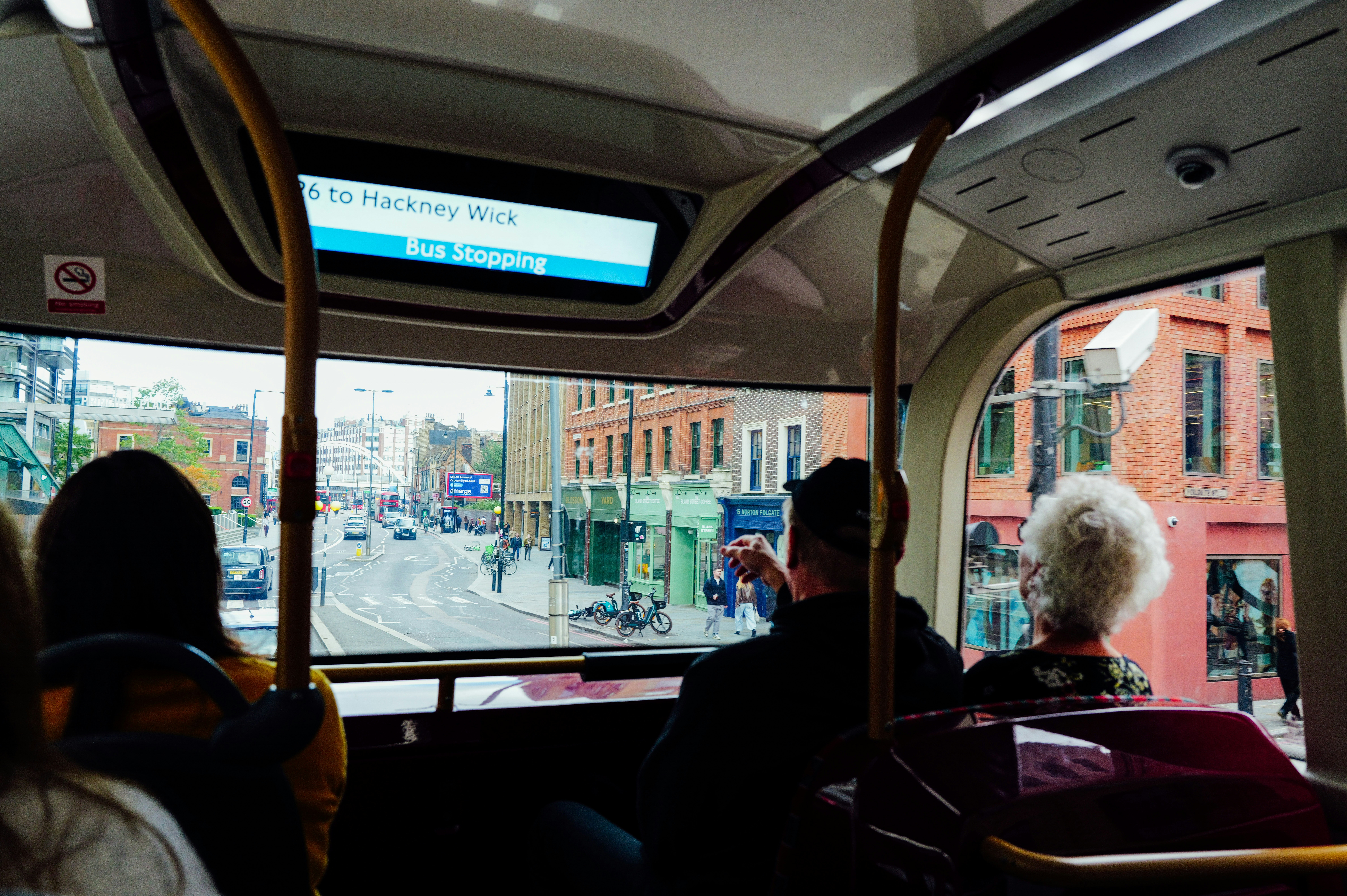 Photo by adrienolichon