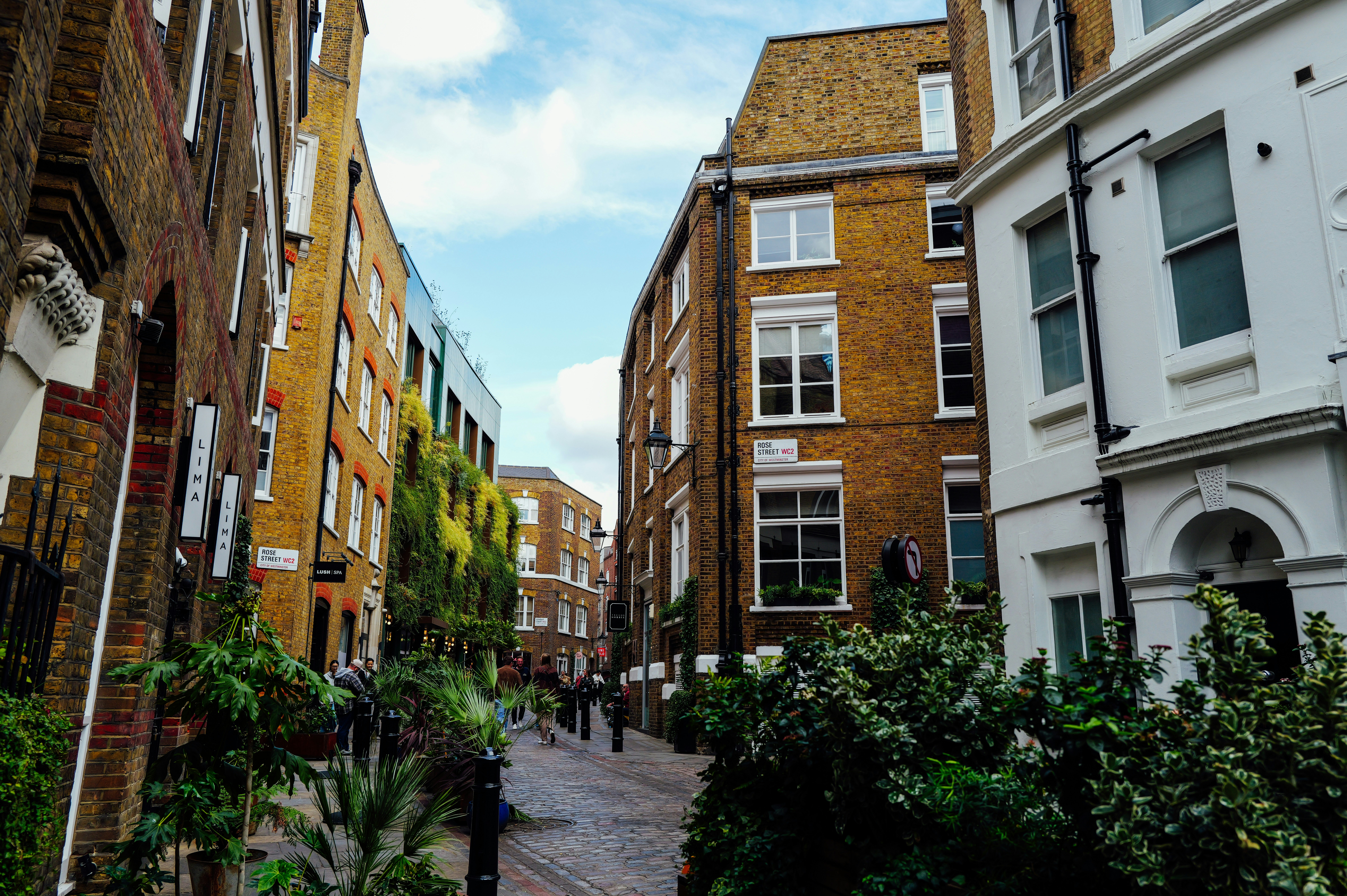 Photo by adrienolichon