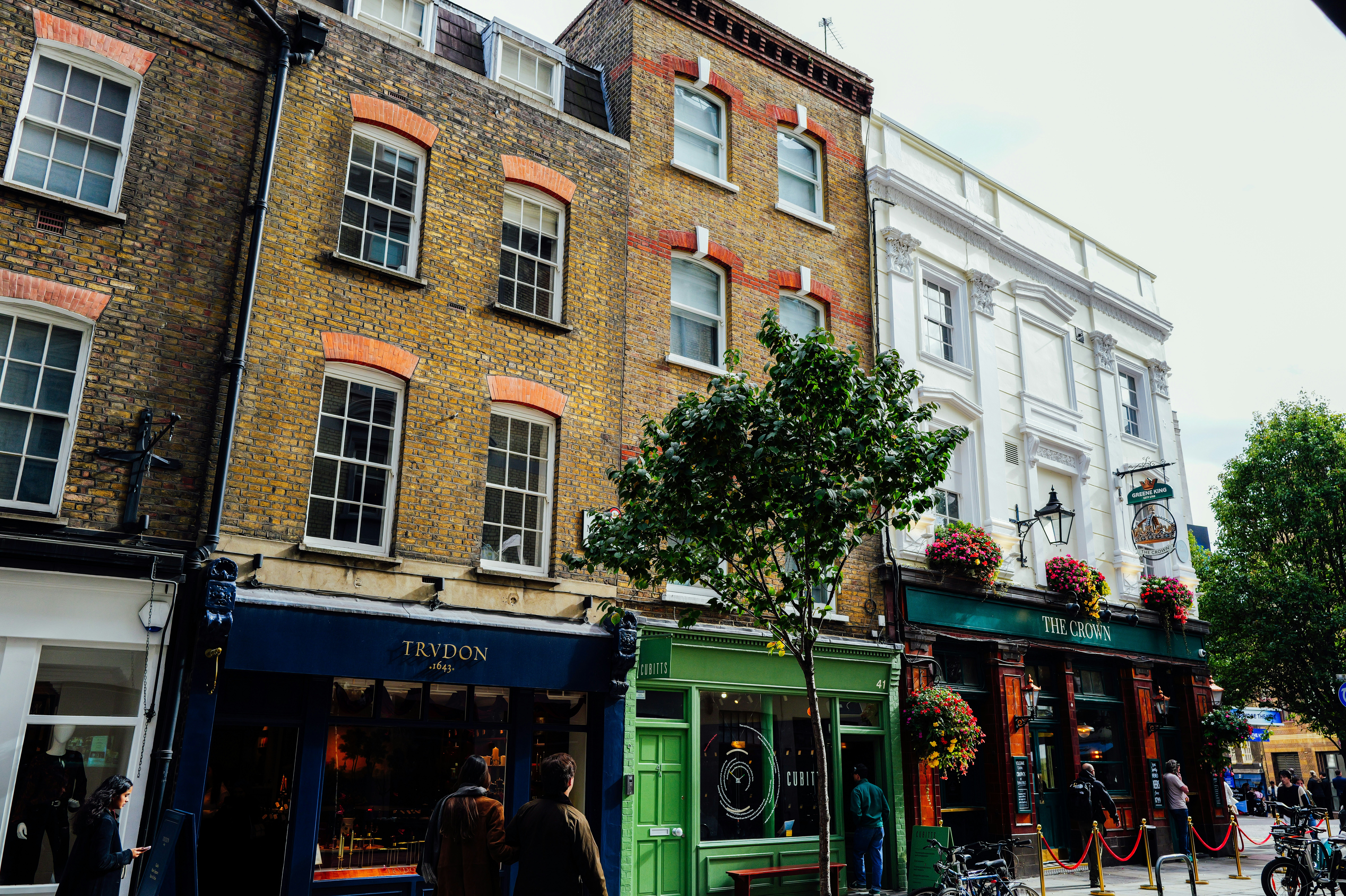 Photo by adrienolichon