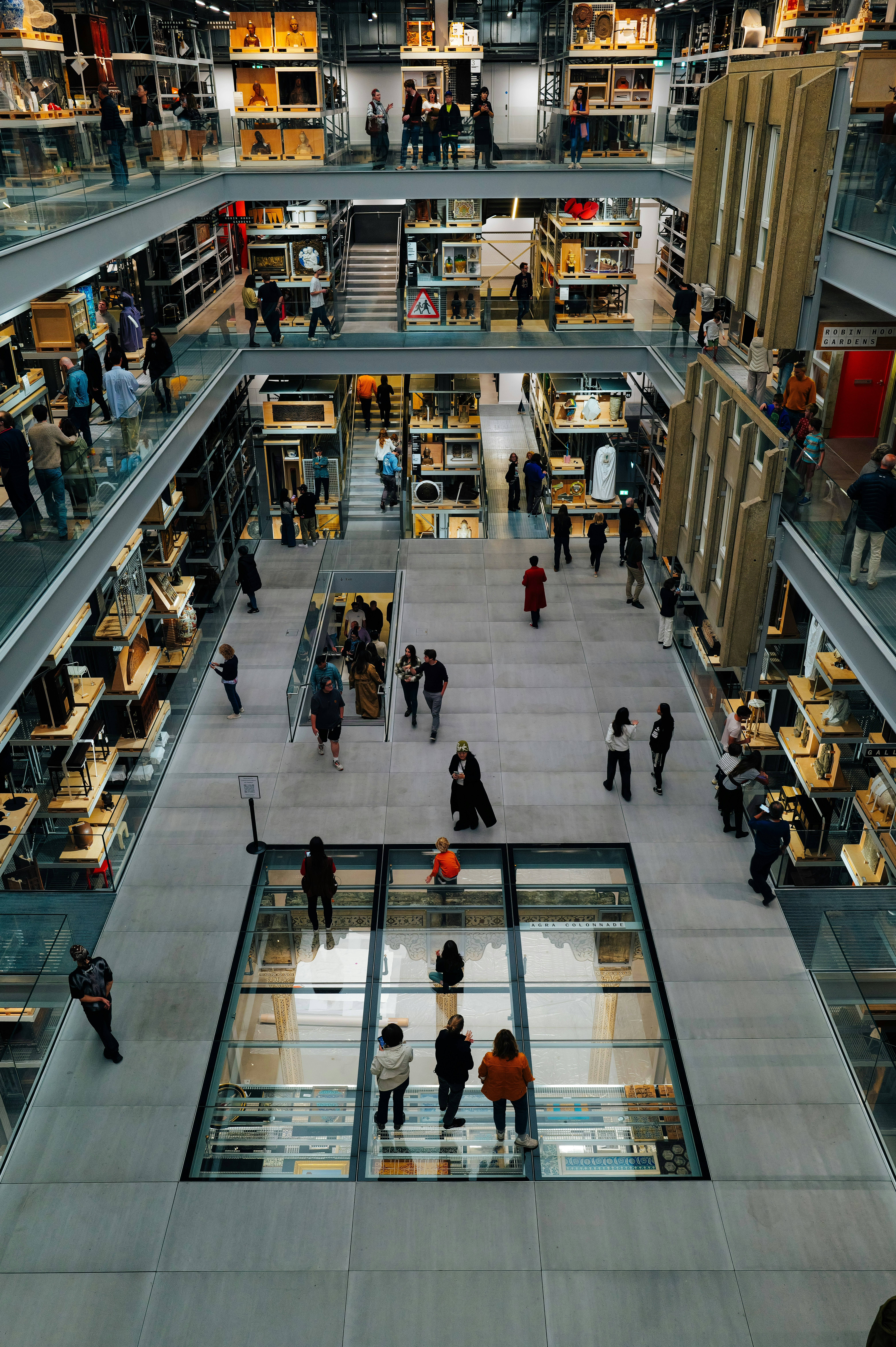 Photo by adrienolichon