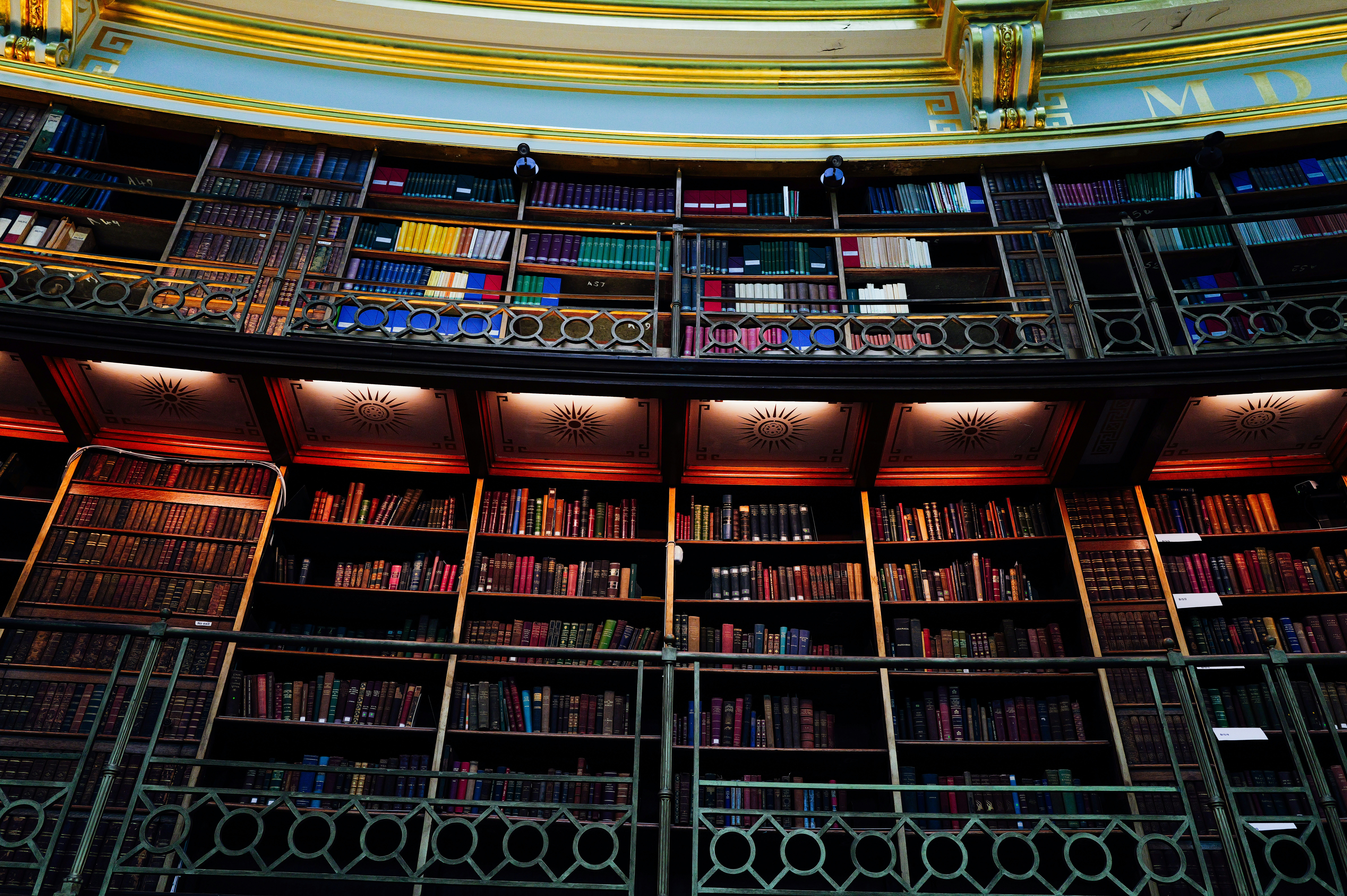 Photo by adrienolichon