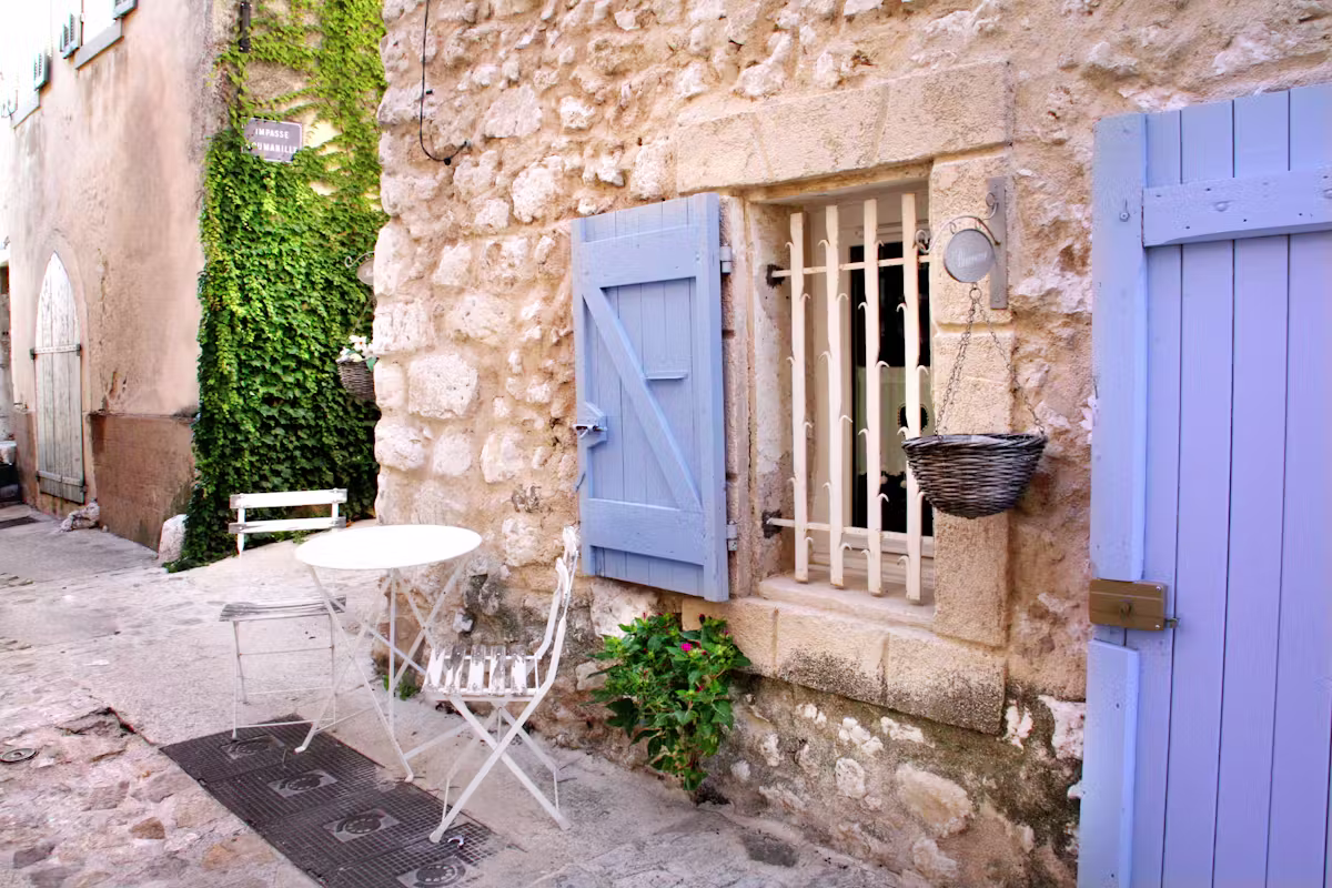 Atypique appartement avec terrasse à Vitrolles-en-Lubéron — Appartement · Vitrolles-en-Lubéron, Provence