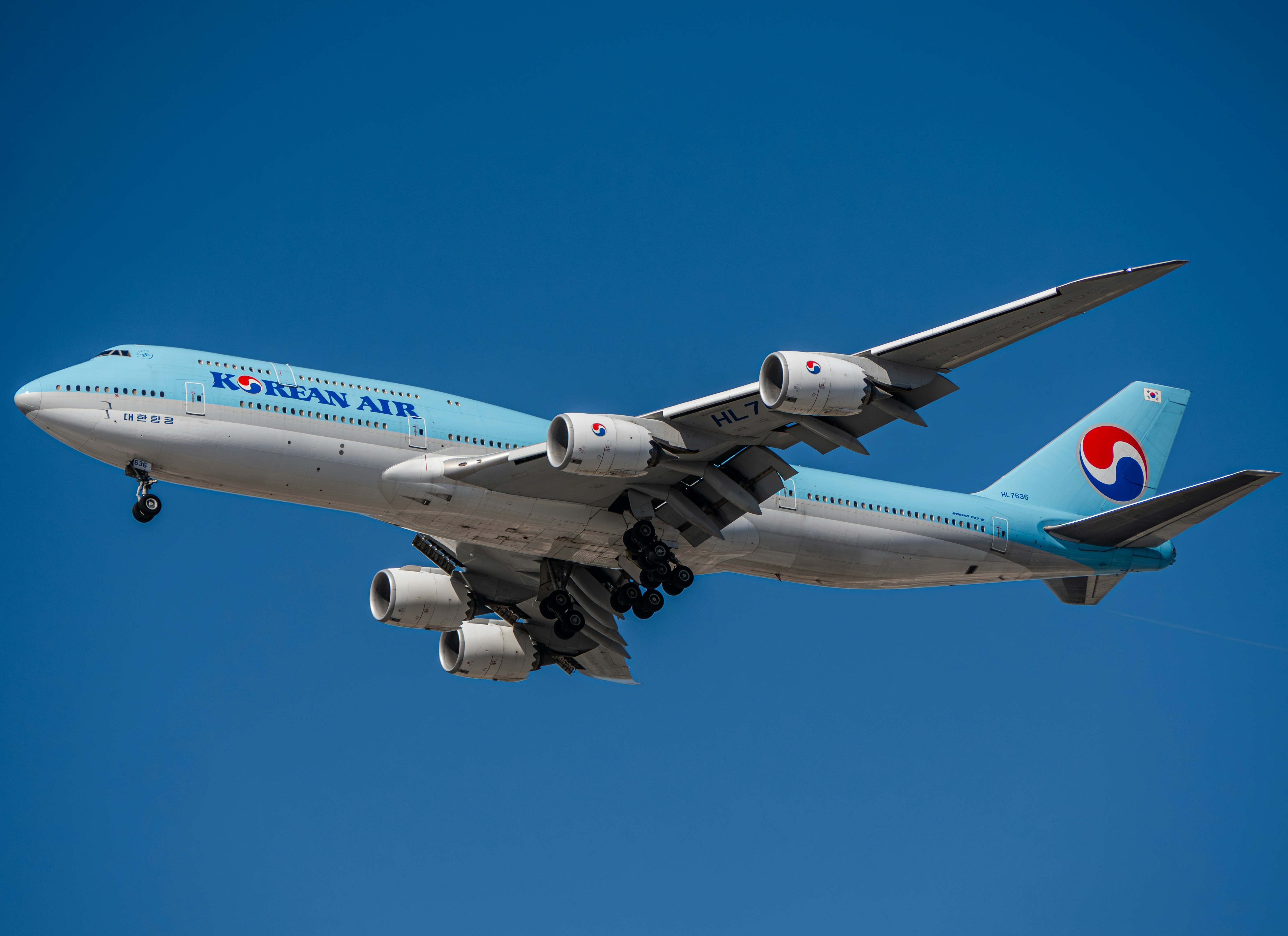 A Korean Air Boeing 747-800 Intercontinental Landing at Los Angeles Intl. Airport [KLAX]