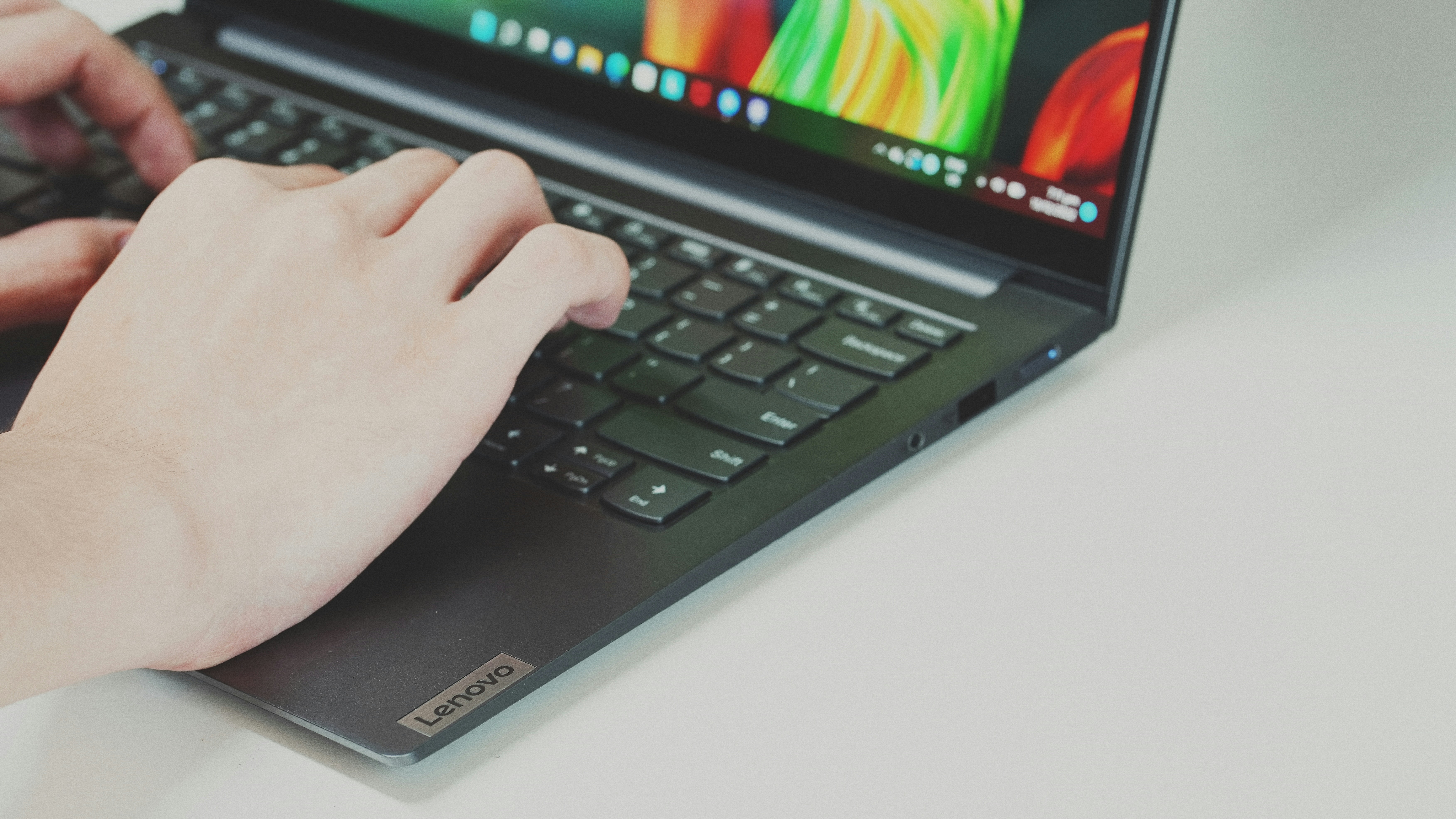 Analisis Komparatif Lenovo Core i5 vs i7: Evaluasi Arsitektur, Termal, dan Optimalisasi Beban Kerja