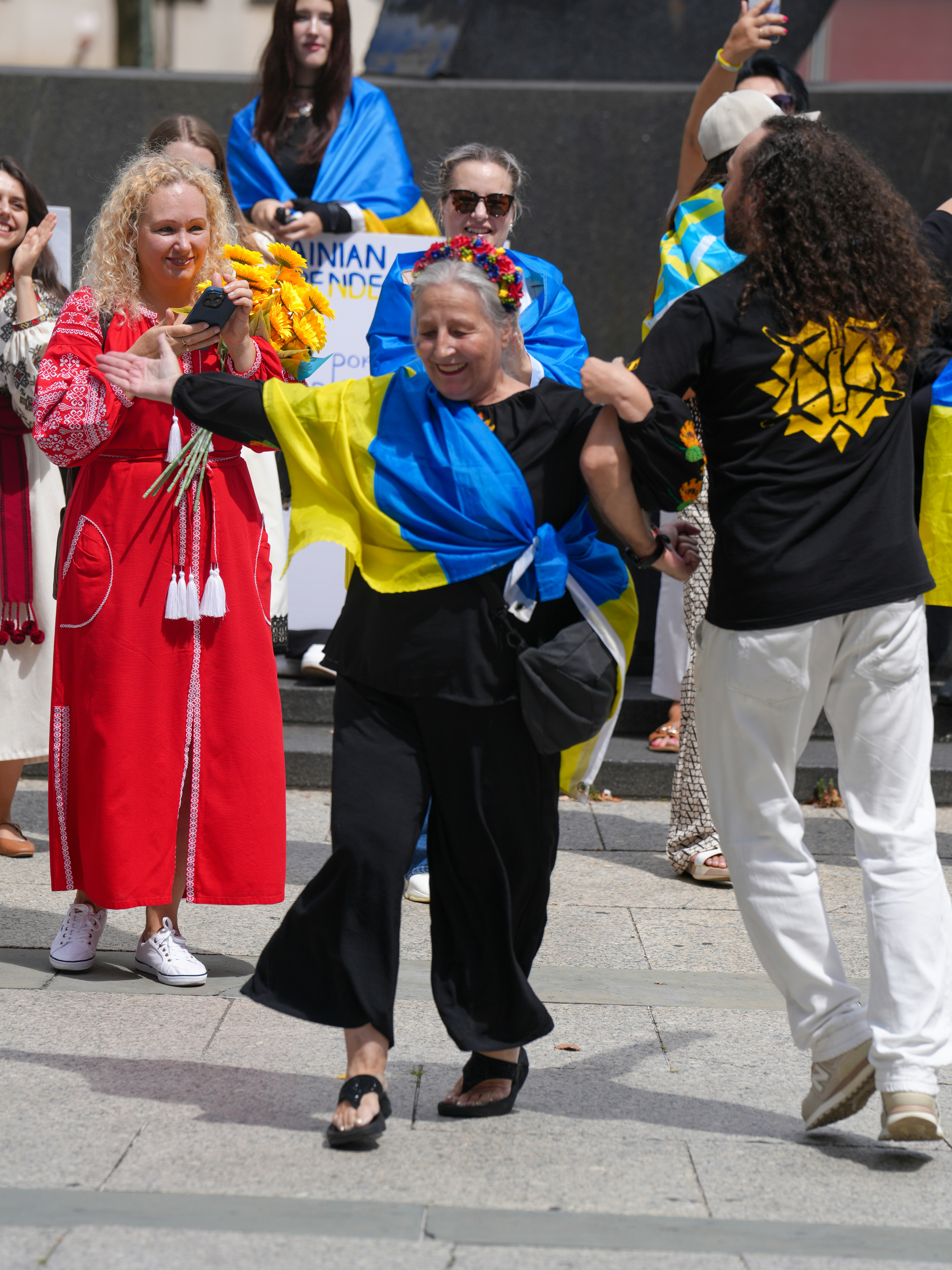 People celebrating with ukrainian flags