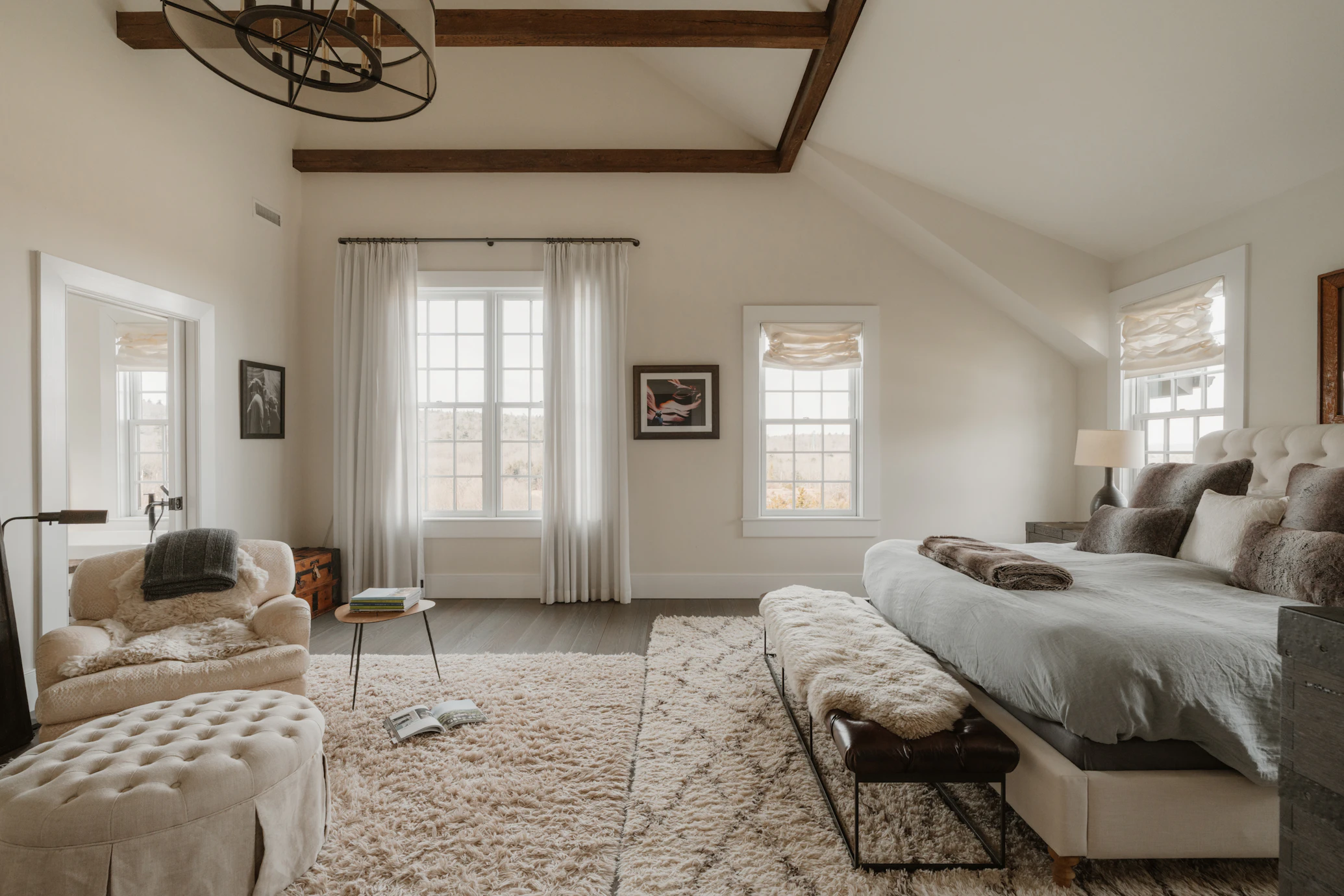 Soft Beige Bedroom Rug — Cozy Bedroom Decor Ideas 2026