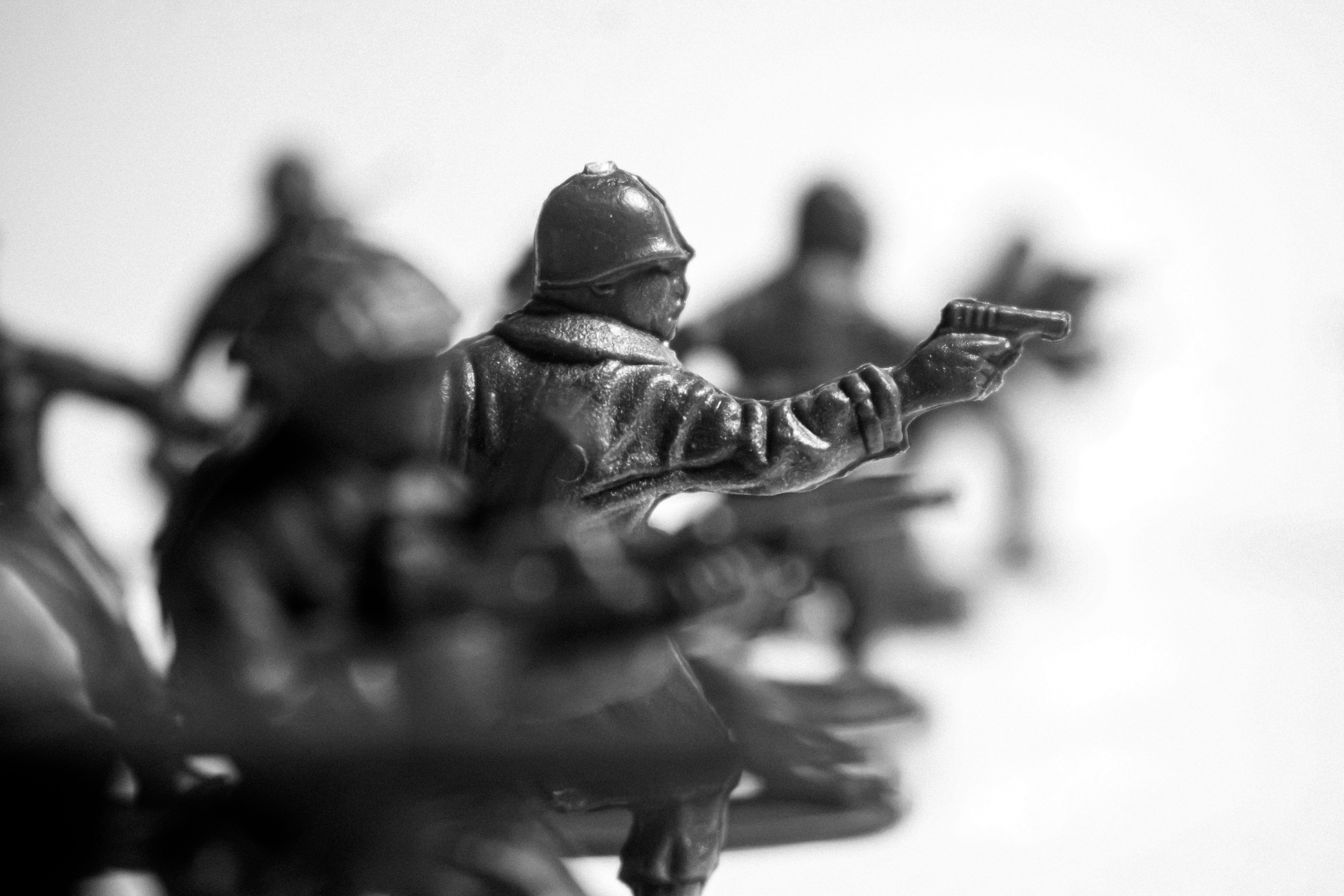 亚当·图兹：“一切邪念终将付诸实践”——在伊朗遭袭后阅读鲍德里亚