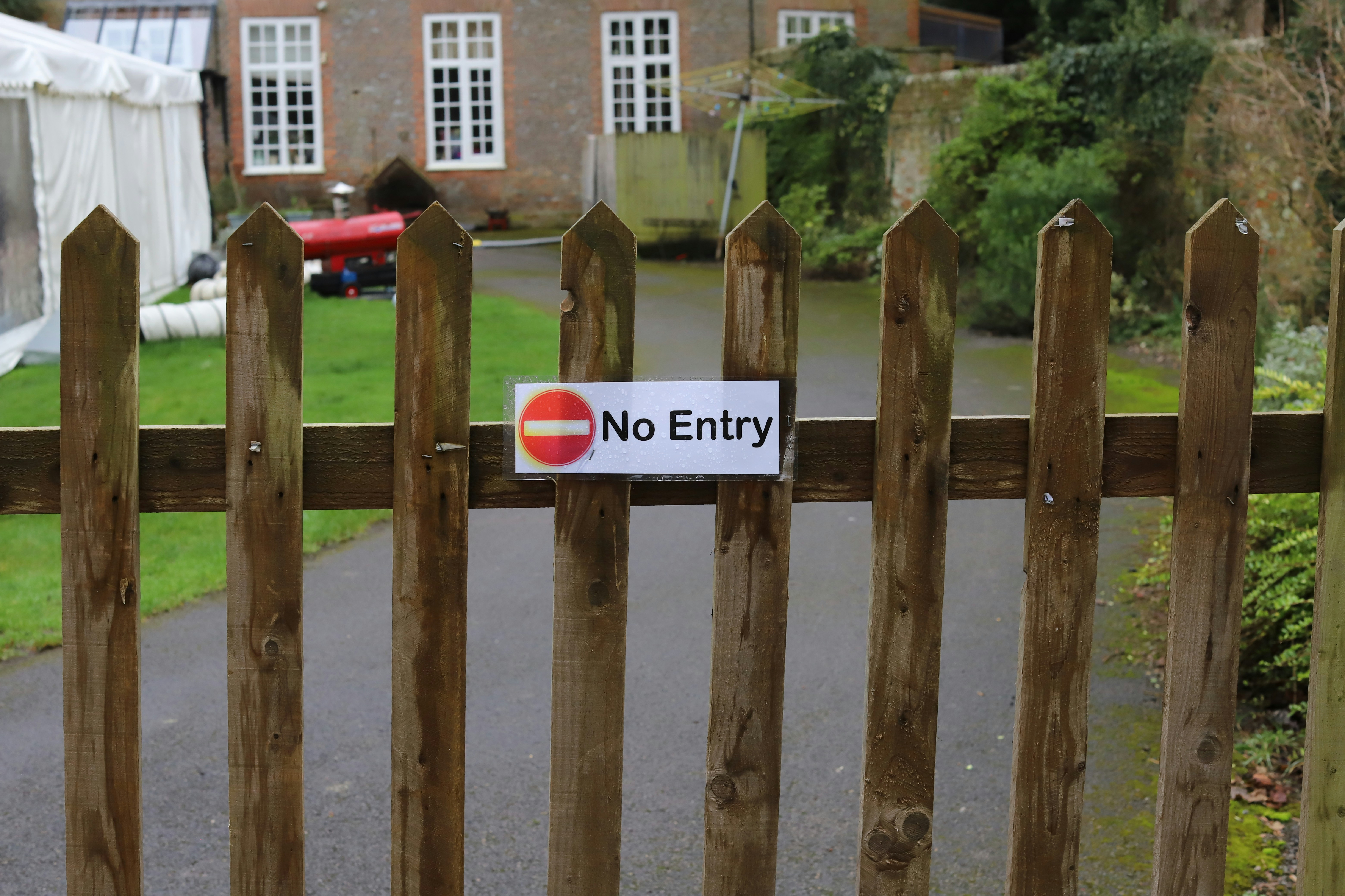 Wooden fence with a "no entry" sign