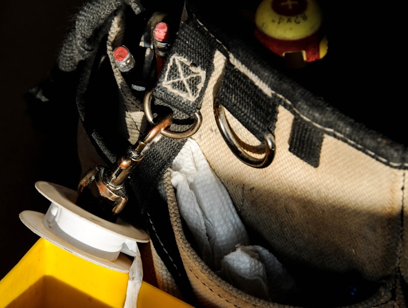 Plomero profesional reparando tuberías en Santiago Atitlán, Lake Atitlán