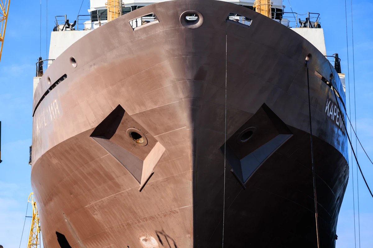 proses docking kapal niaga di dry dock