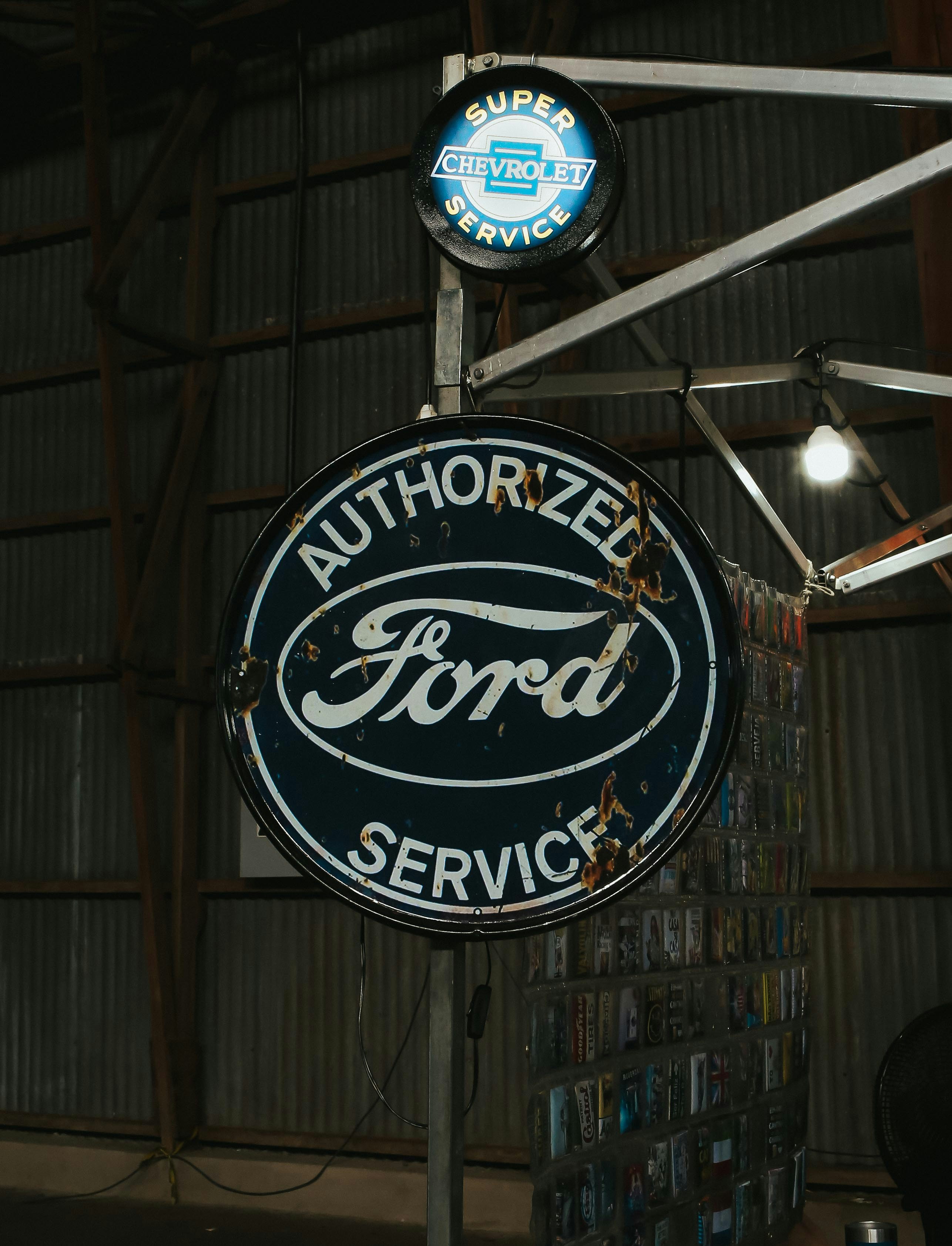 vintage garage wallpaper, wallpaper, Neon Sign Garage: Open 24 Hours – Aesthetic & Ideas 3