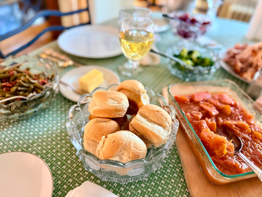 家族みんなで囲む還暦祝いの食卓