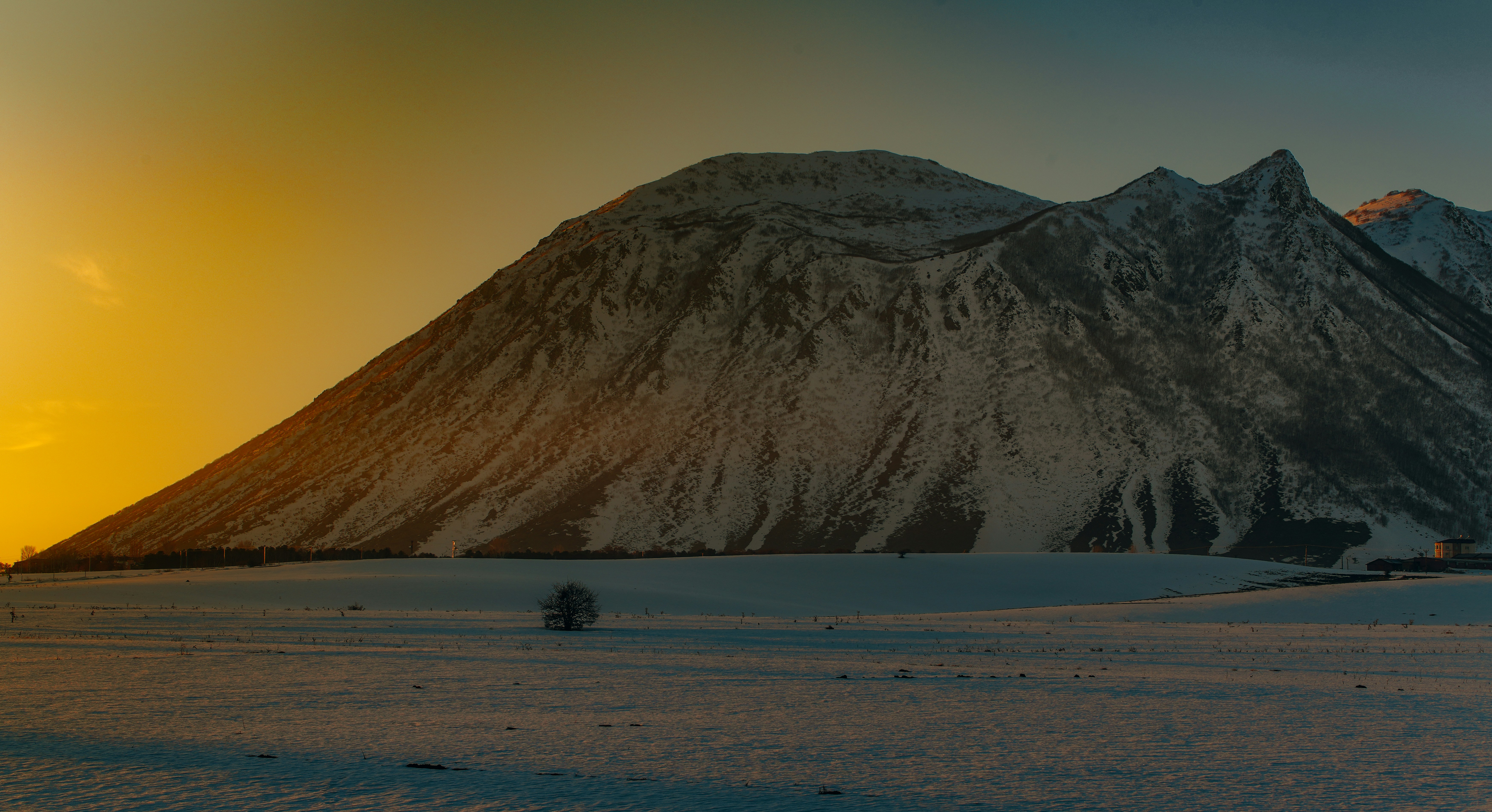 Photo by oguzzdogada