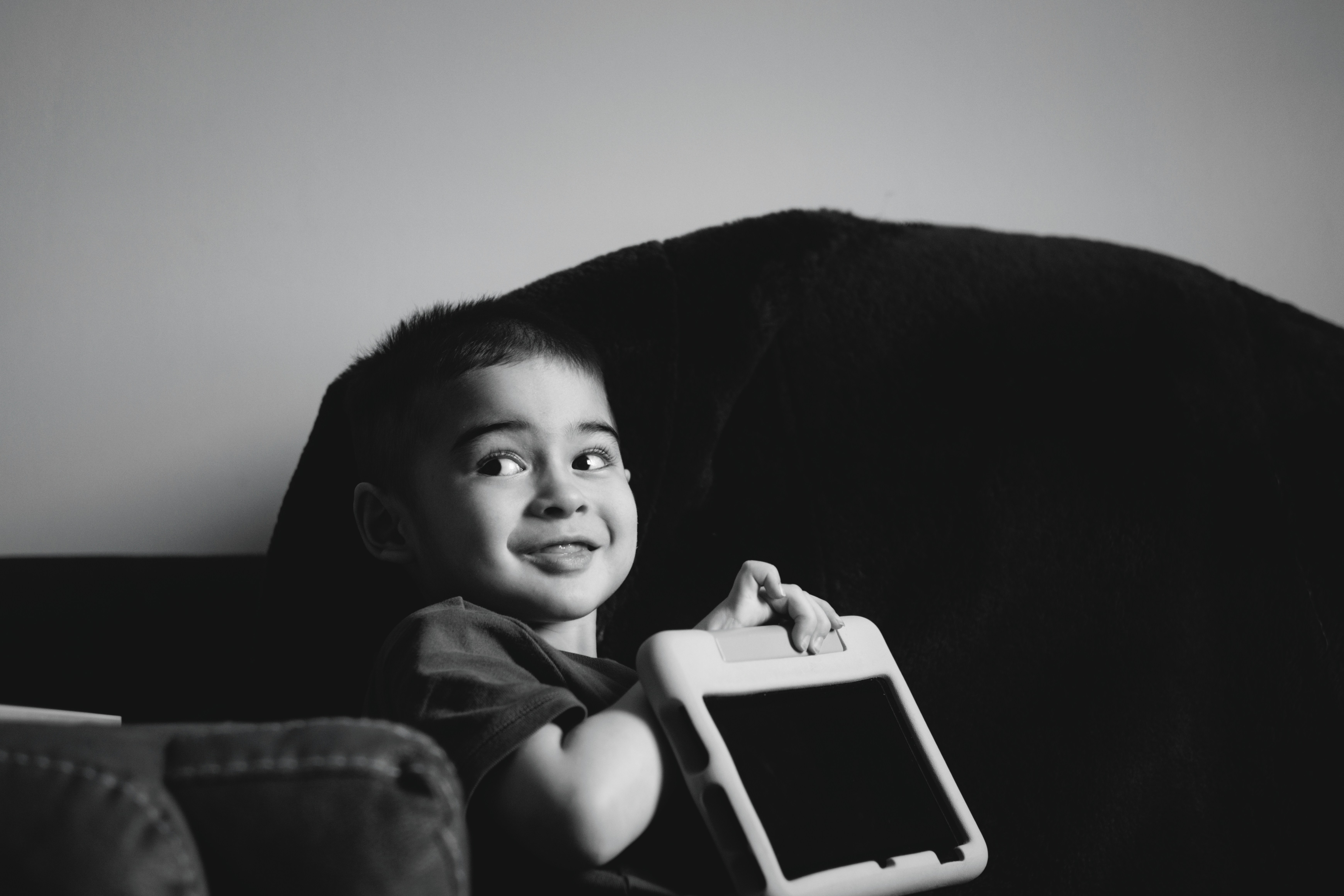 Ekrany vs. zajęcia aktywne — wpływ na rozwój mózgu dziecka