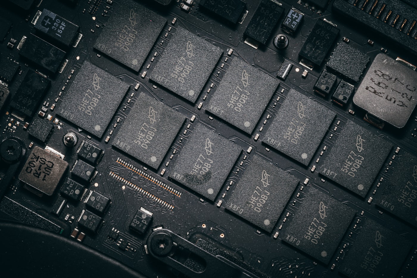 Detailní pohled na elektronickou desku