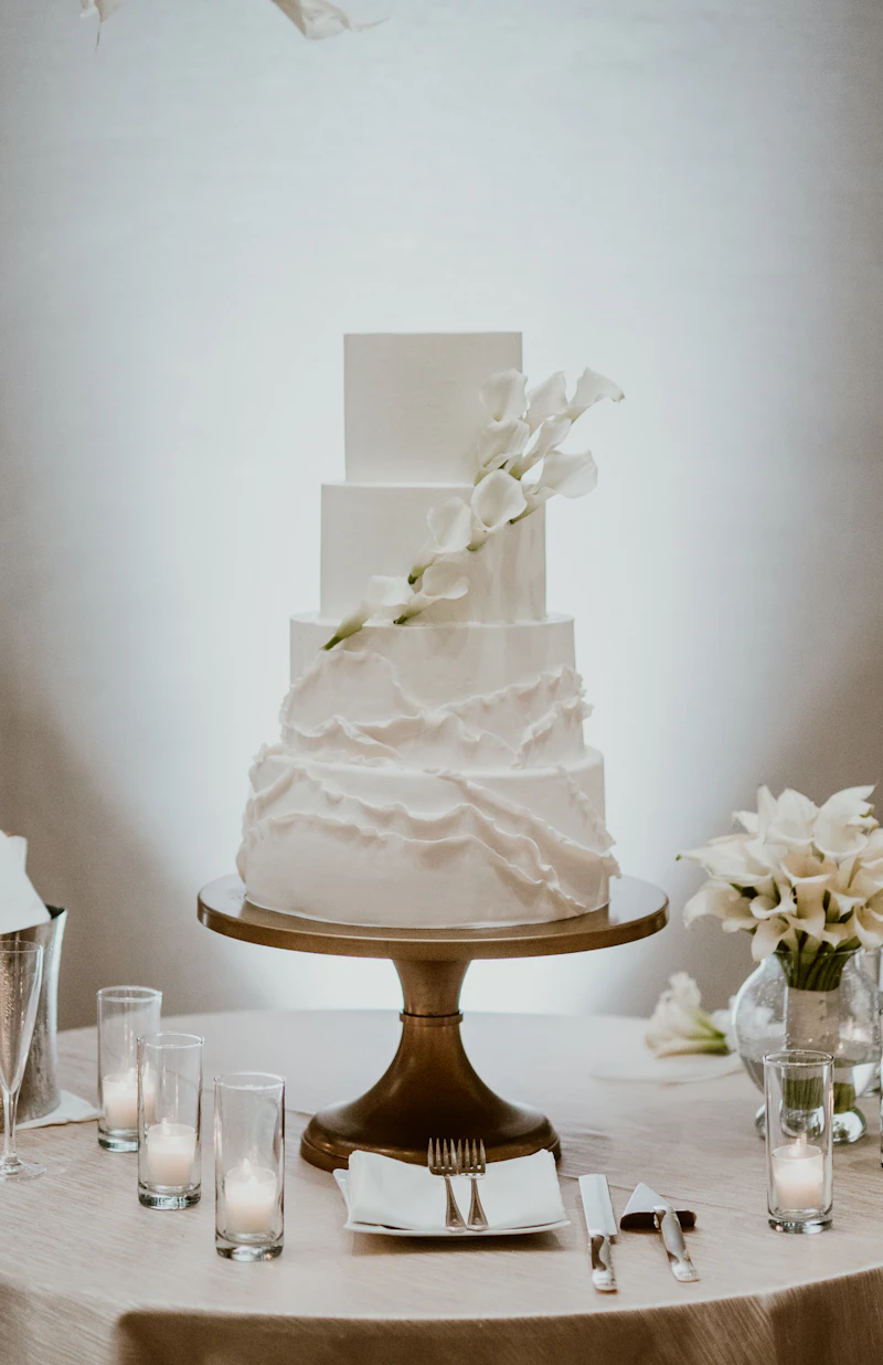 Elegant wedding cake by Buttercup Bakehouse