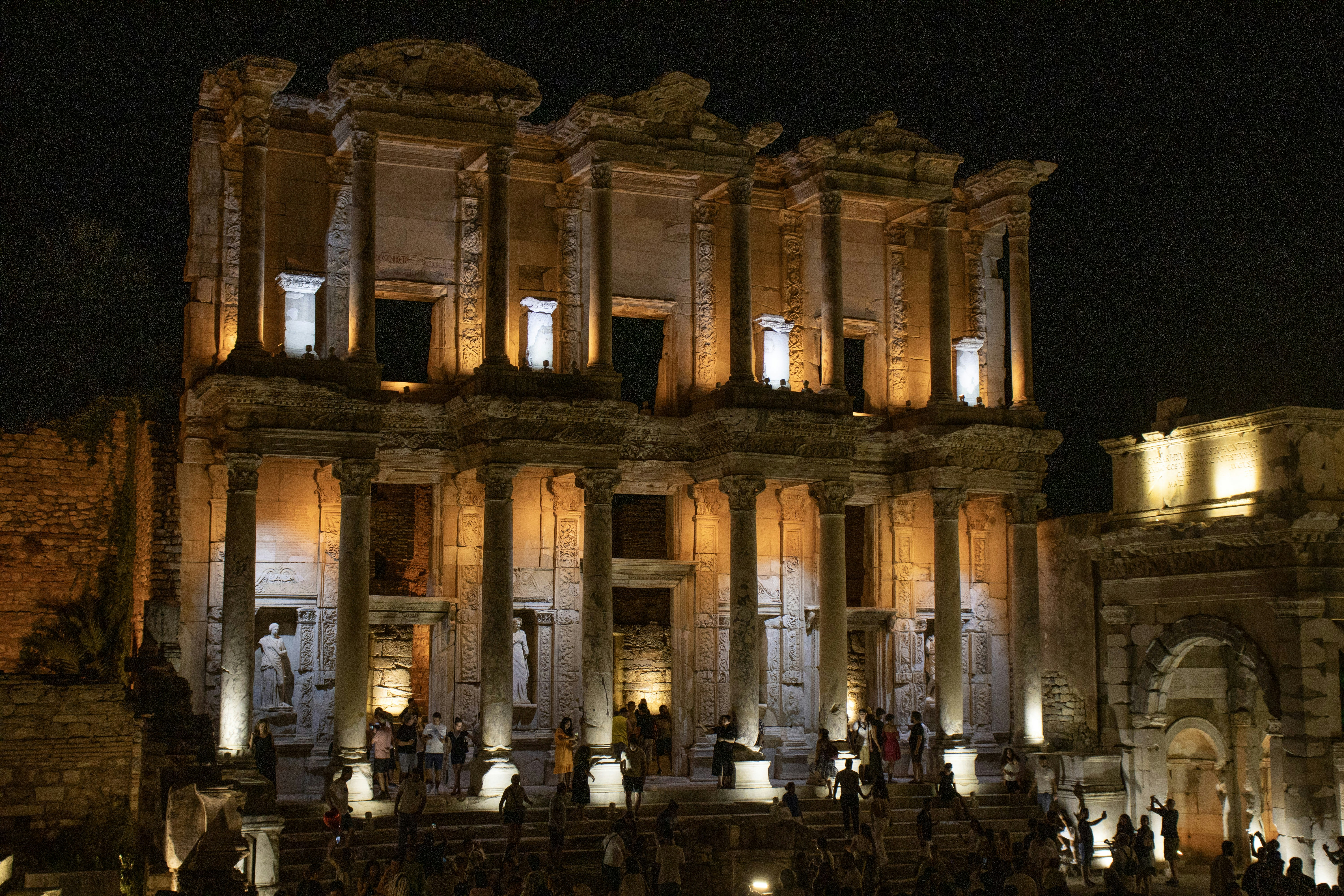 Side antik tiyatro gece ışıklandırması
