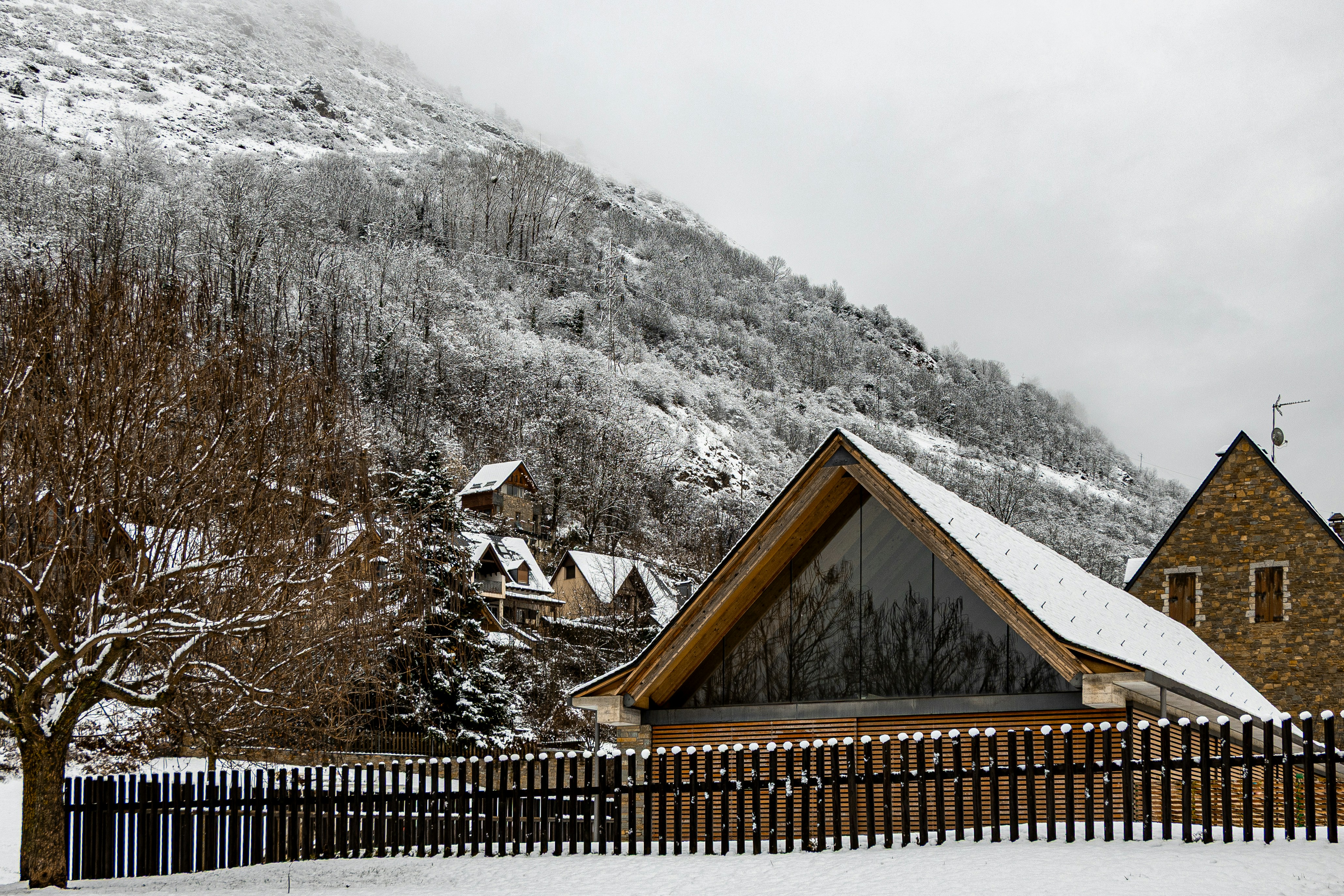 winter snow mountain wallpaper, wallpaper, Ski Trip Outfits for Beginners: What to Wear 6