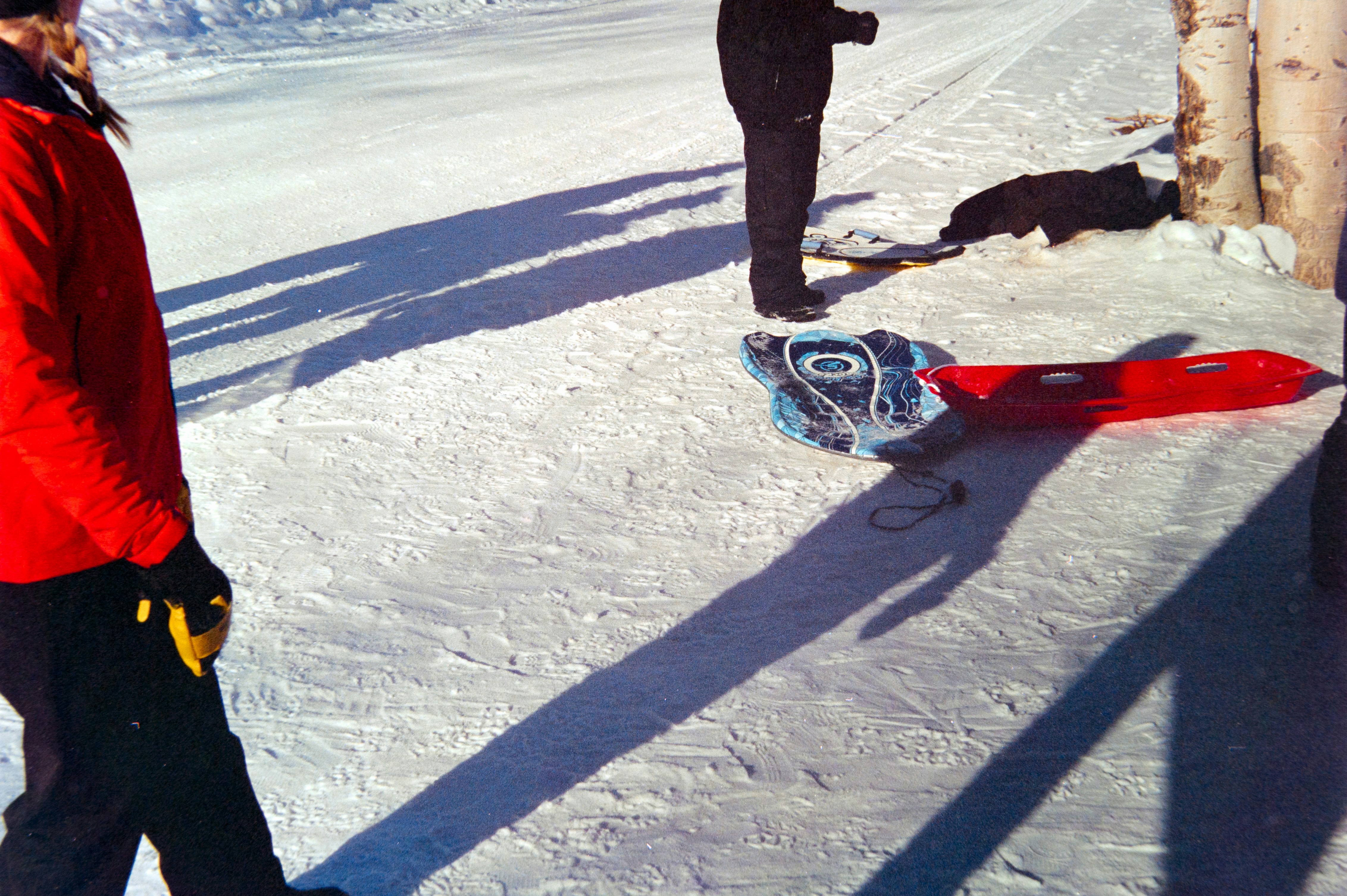 雪道の人とそり