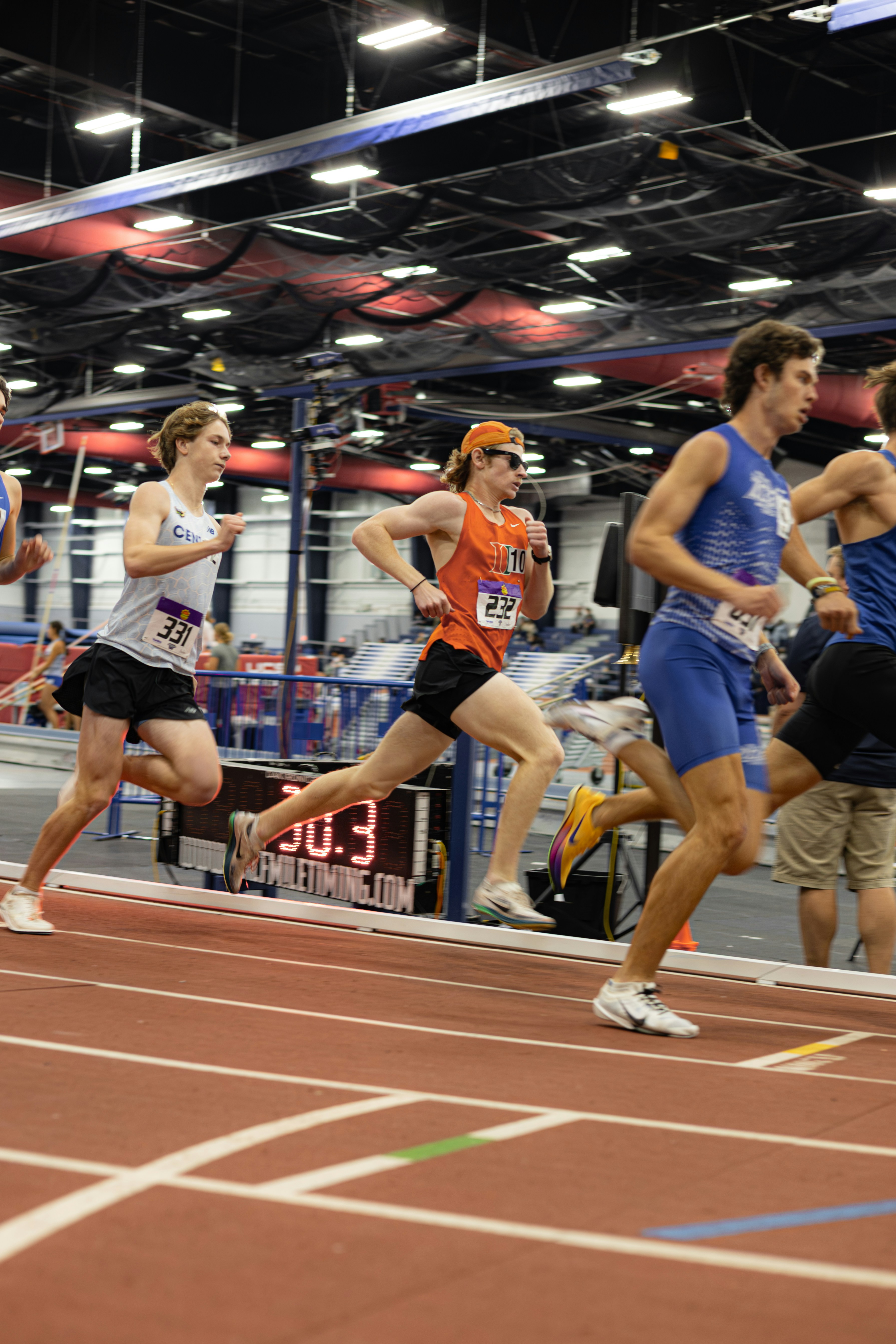 Athletes race on an indoor track photo – Free Sports Image on Unsplash